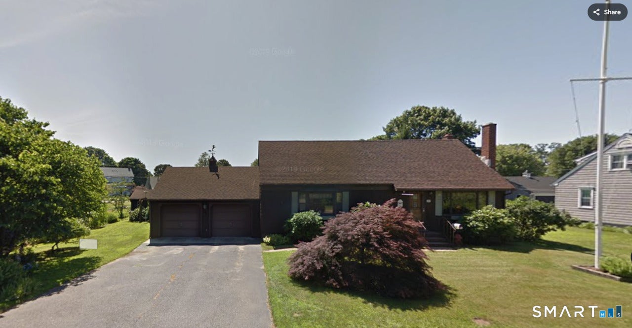 559 Oak Bluff Avenue — photo