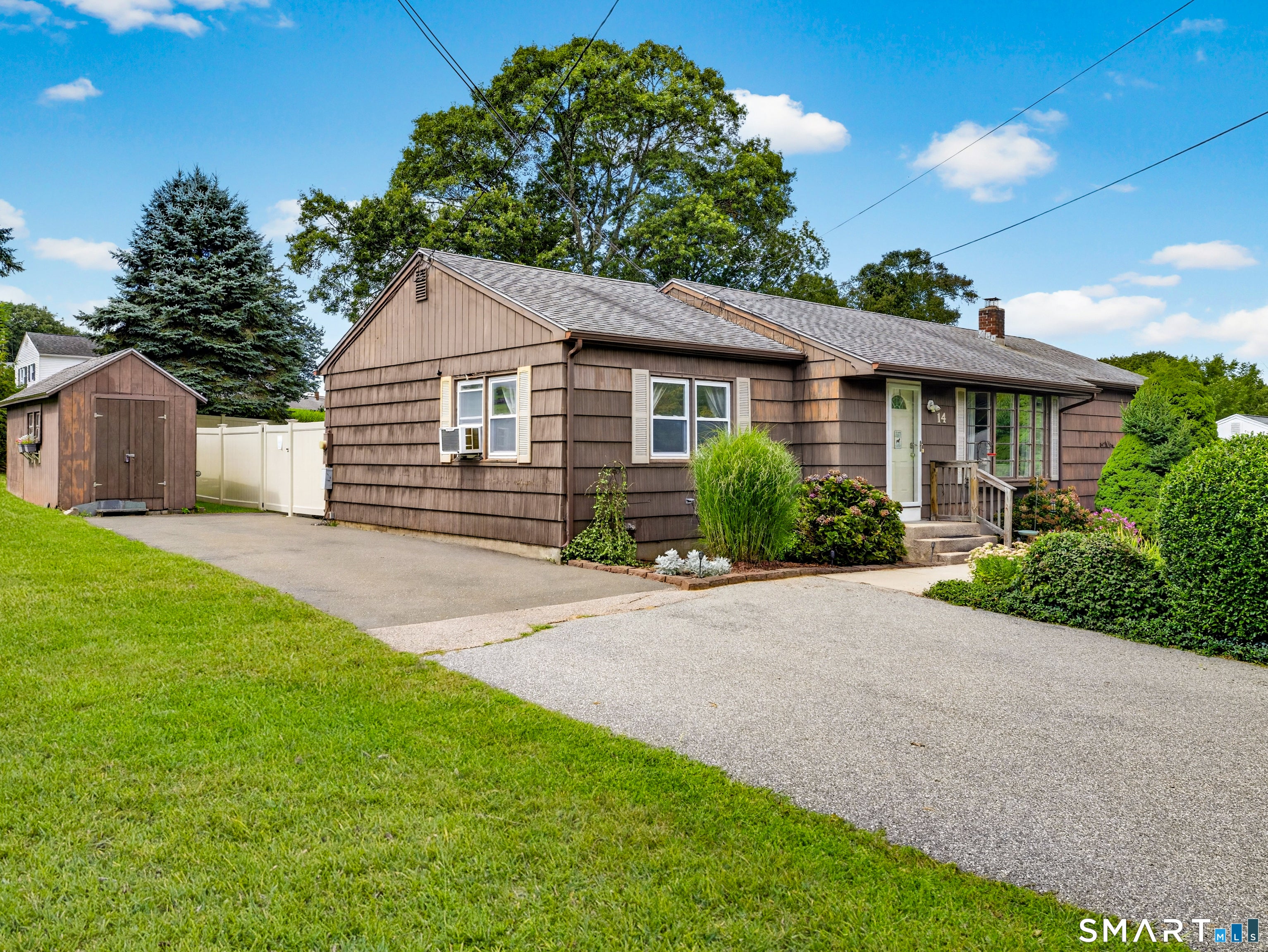 Home in Waterford, CT 06375 — photo 3