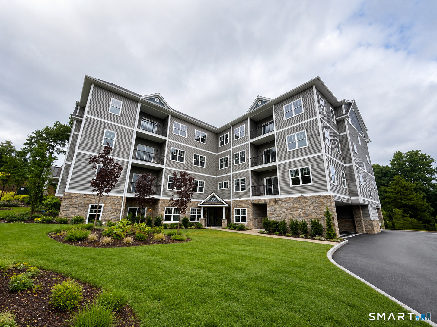 301 Bridgeport Avenue 401 — photo