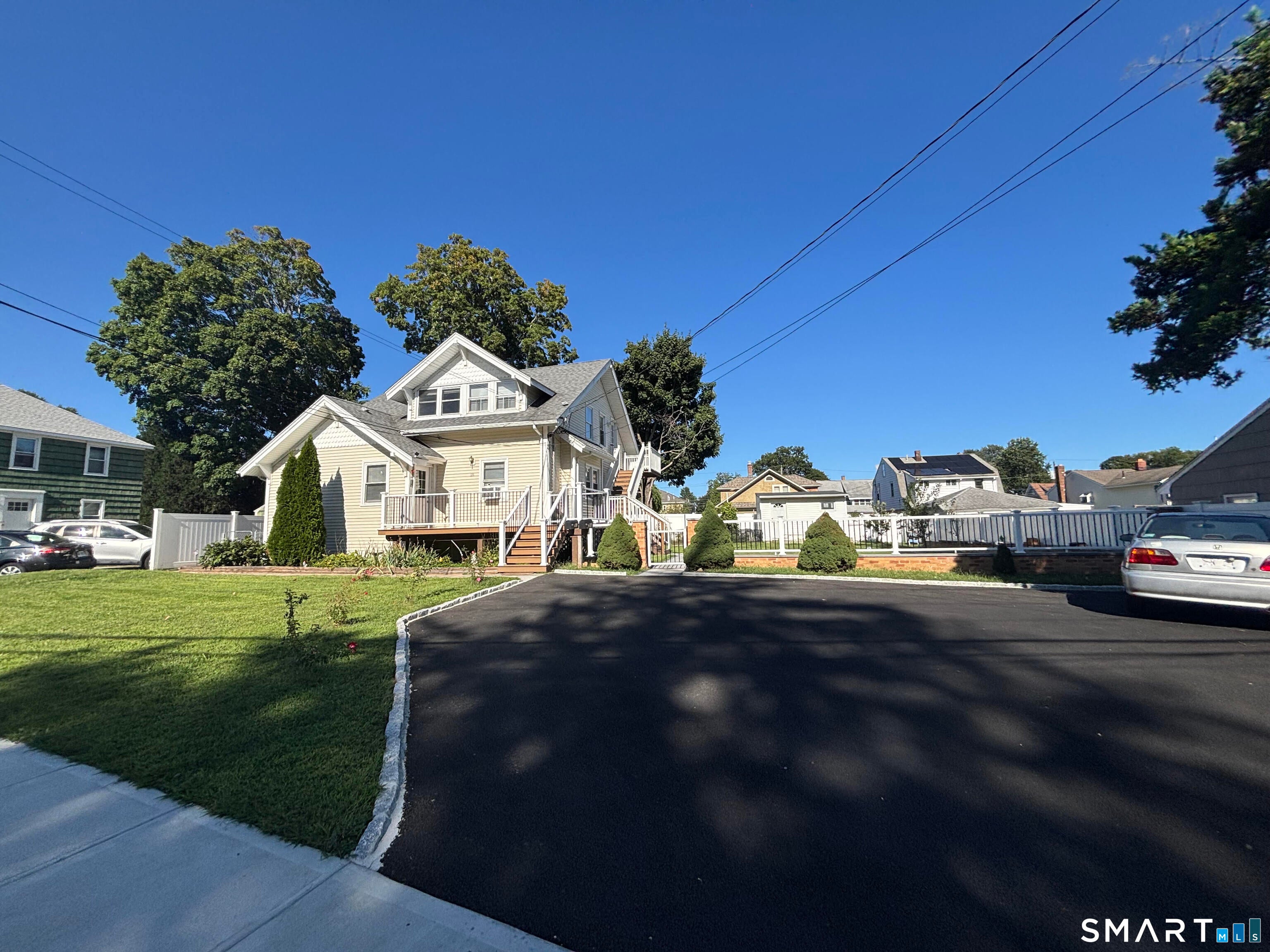 16-18 Hayes Drive — photo