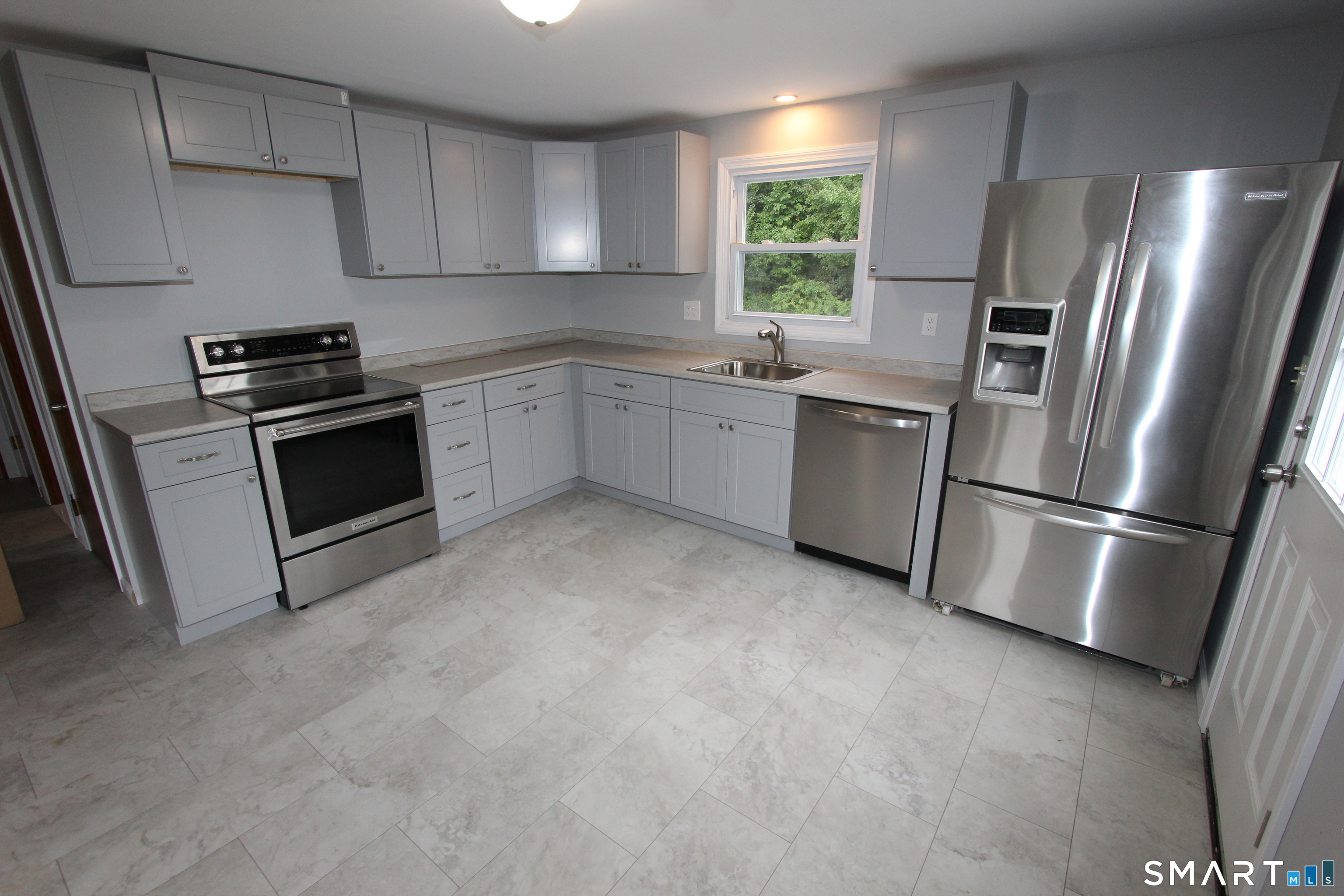 Home in West Haven, CT 06516 — photo 3