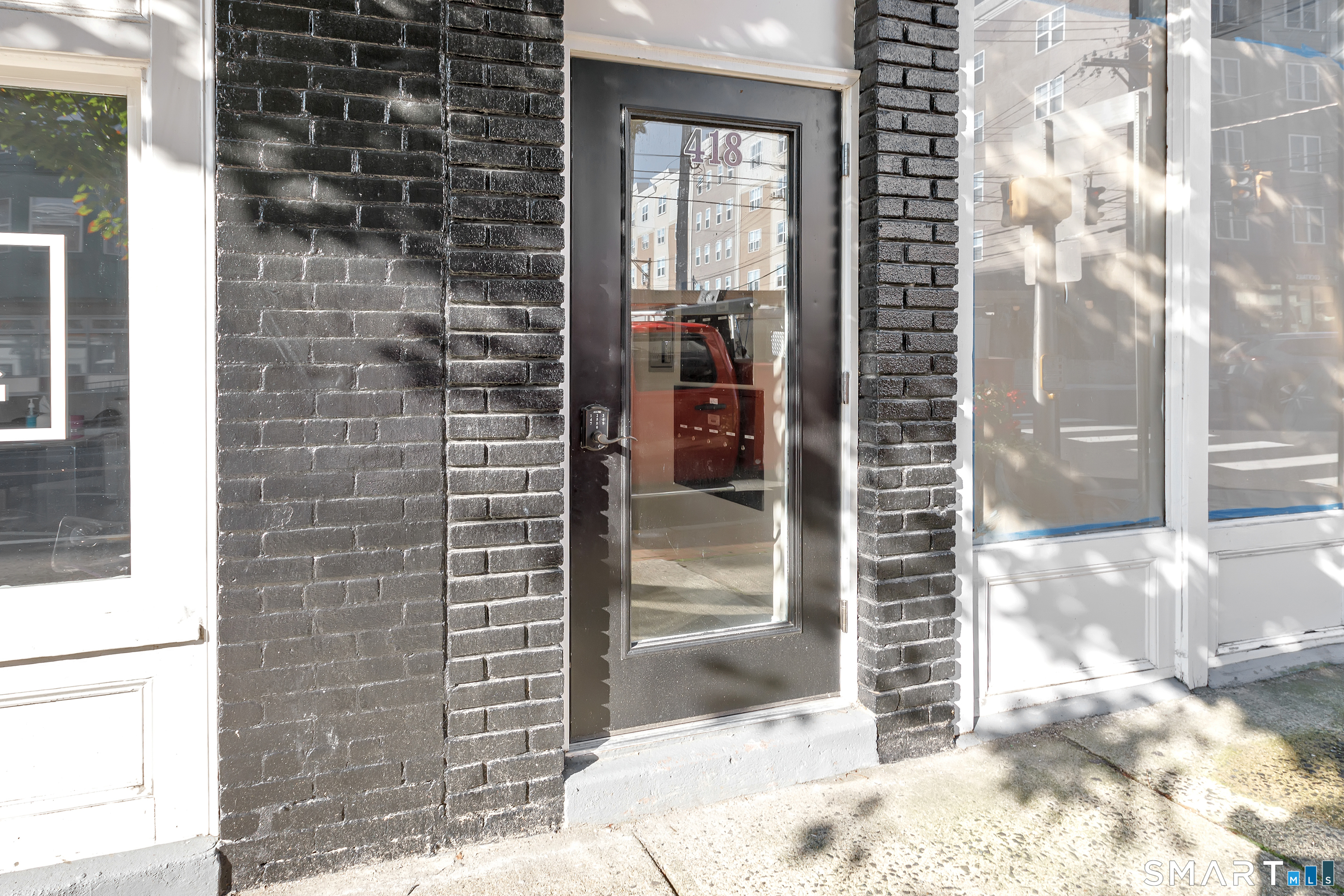 418 Howe Avenue E — photo