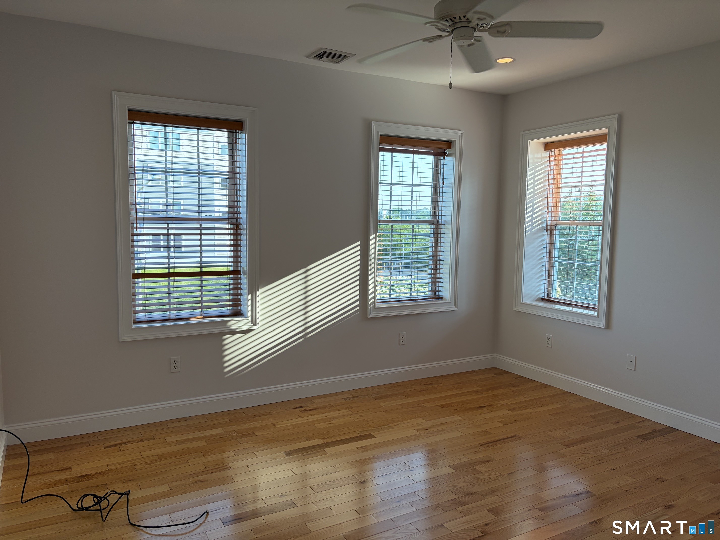 Home in New London, CT 06320 — photo 2
