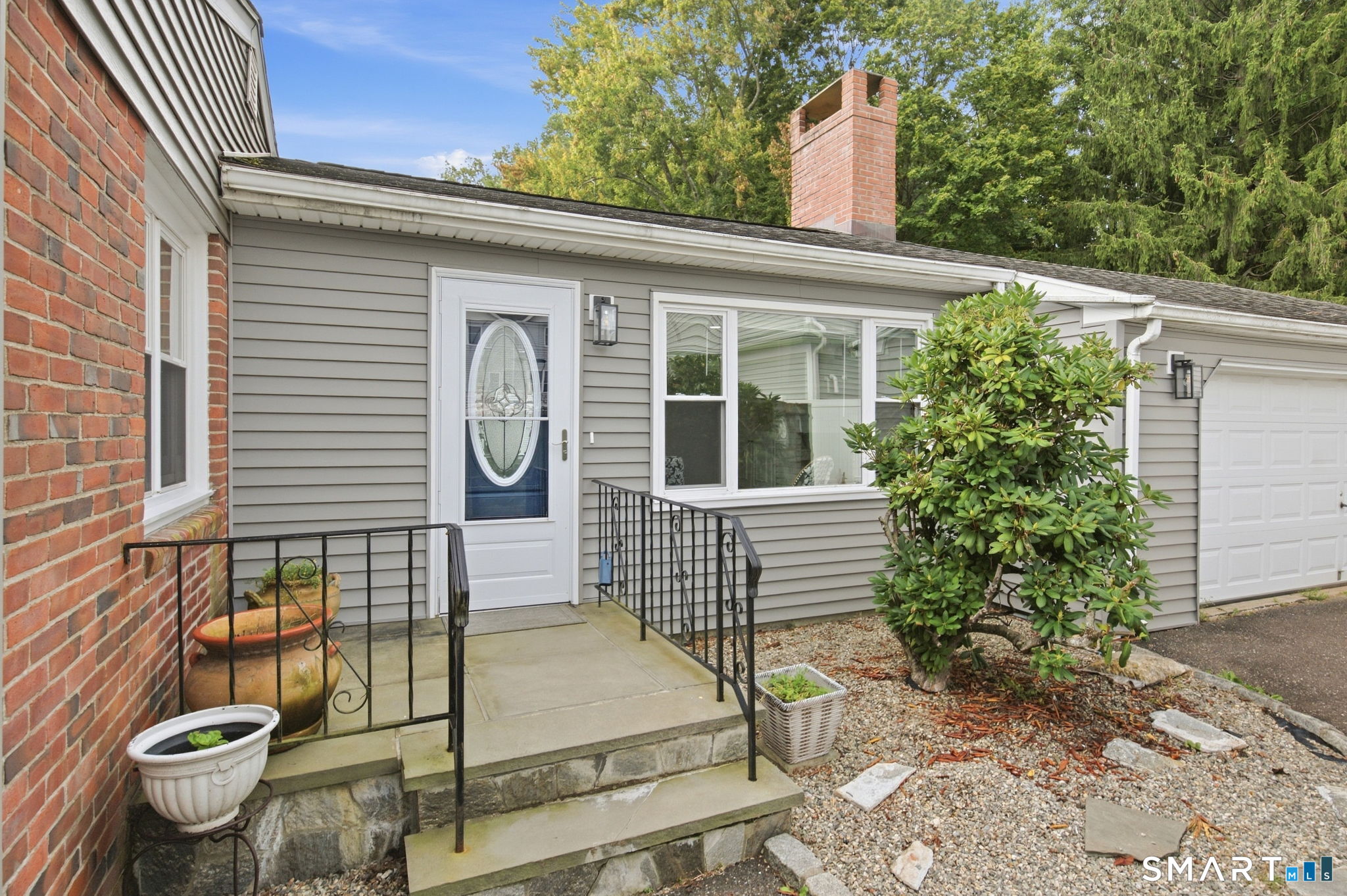 Home in Fairfield, CT 06825 — photo 2