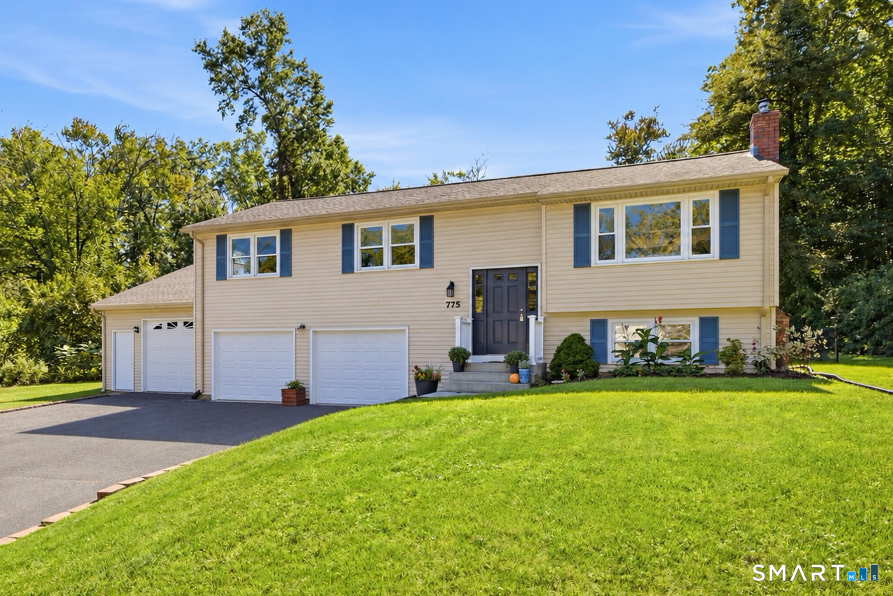 775 Overhill Drive — photo