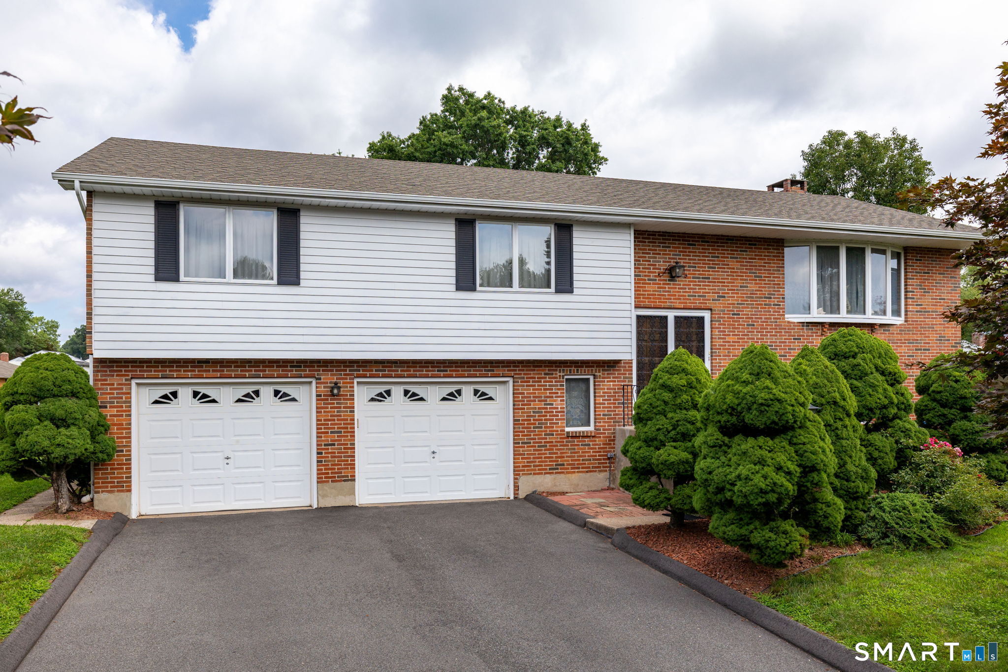 15 Colonial Drive — photo