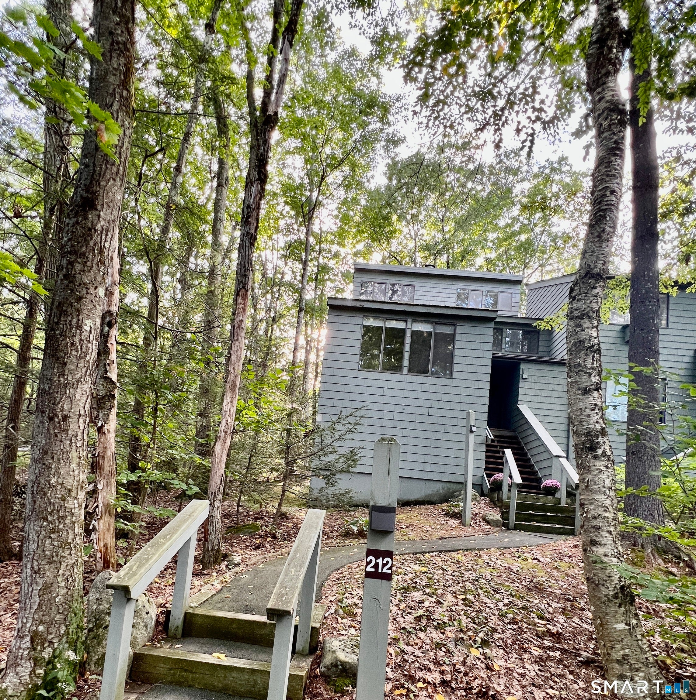 212 Ledge Drive — photo