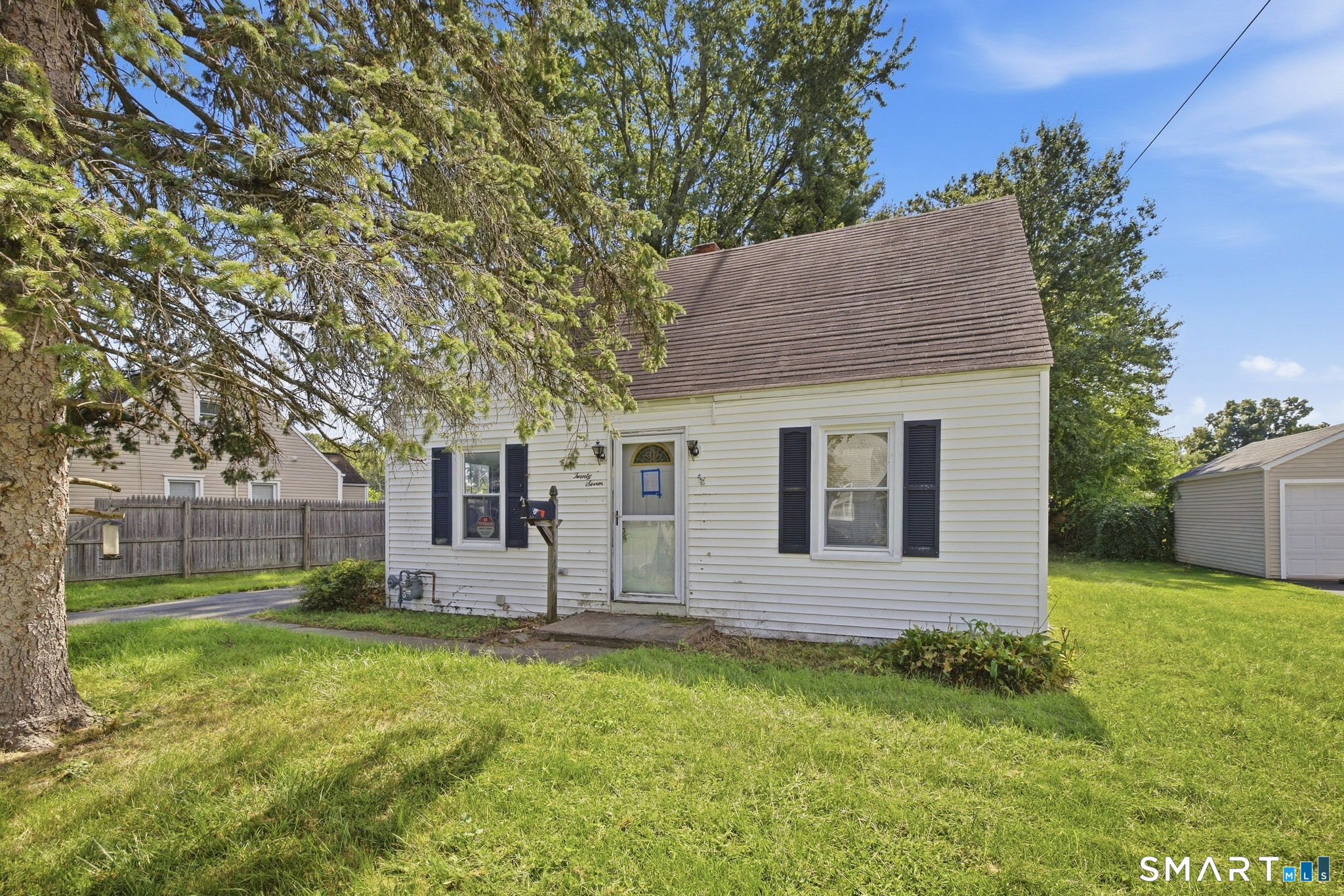 27 Hockanum Drive — photo