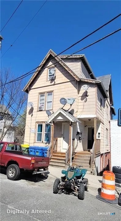 8 Lawrence Street — photo