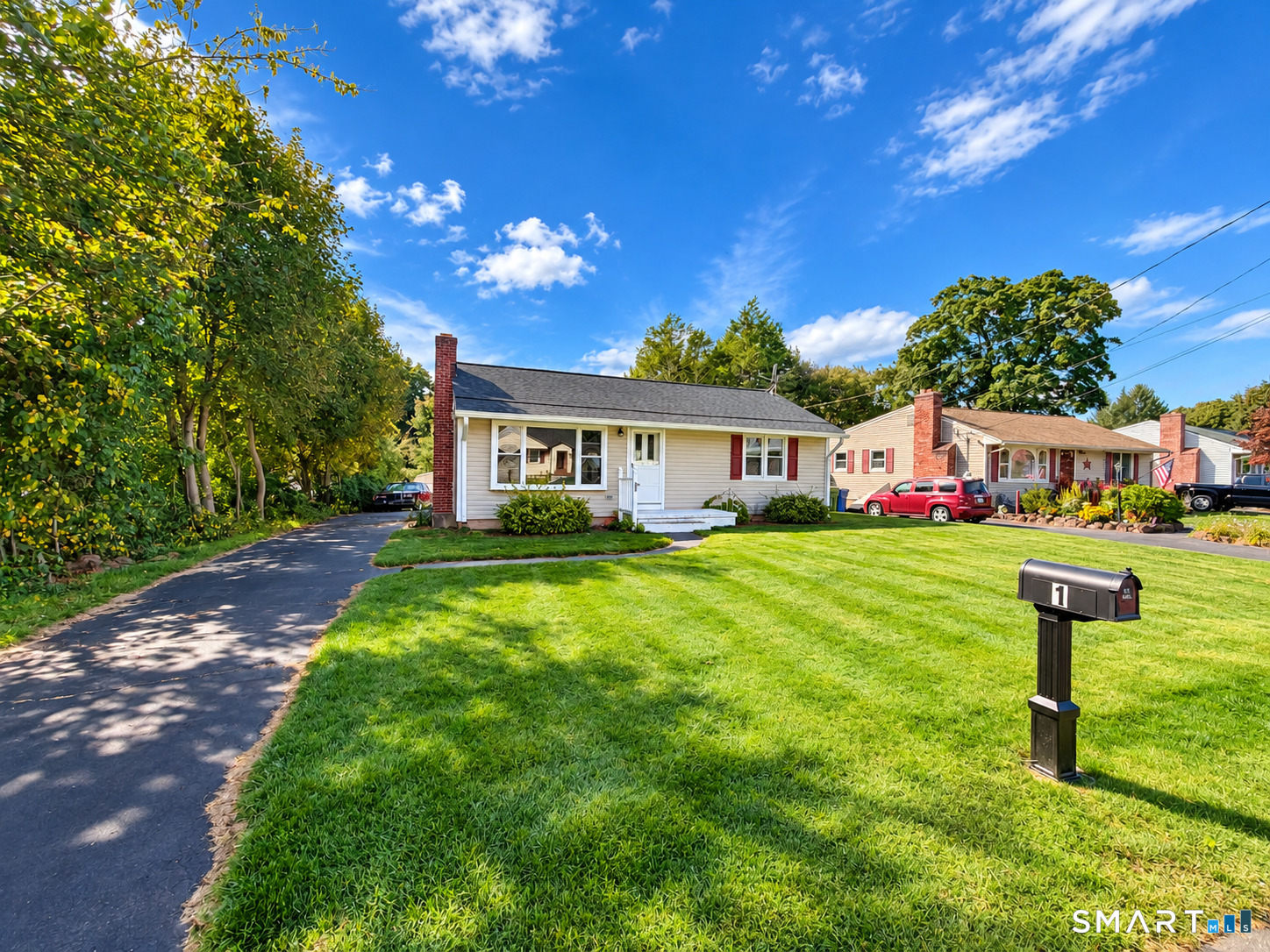 1 Lois Avenue — photo