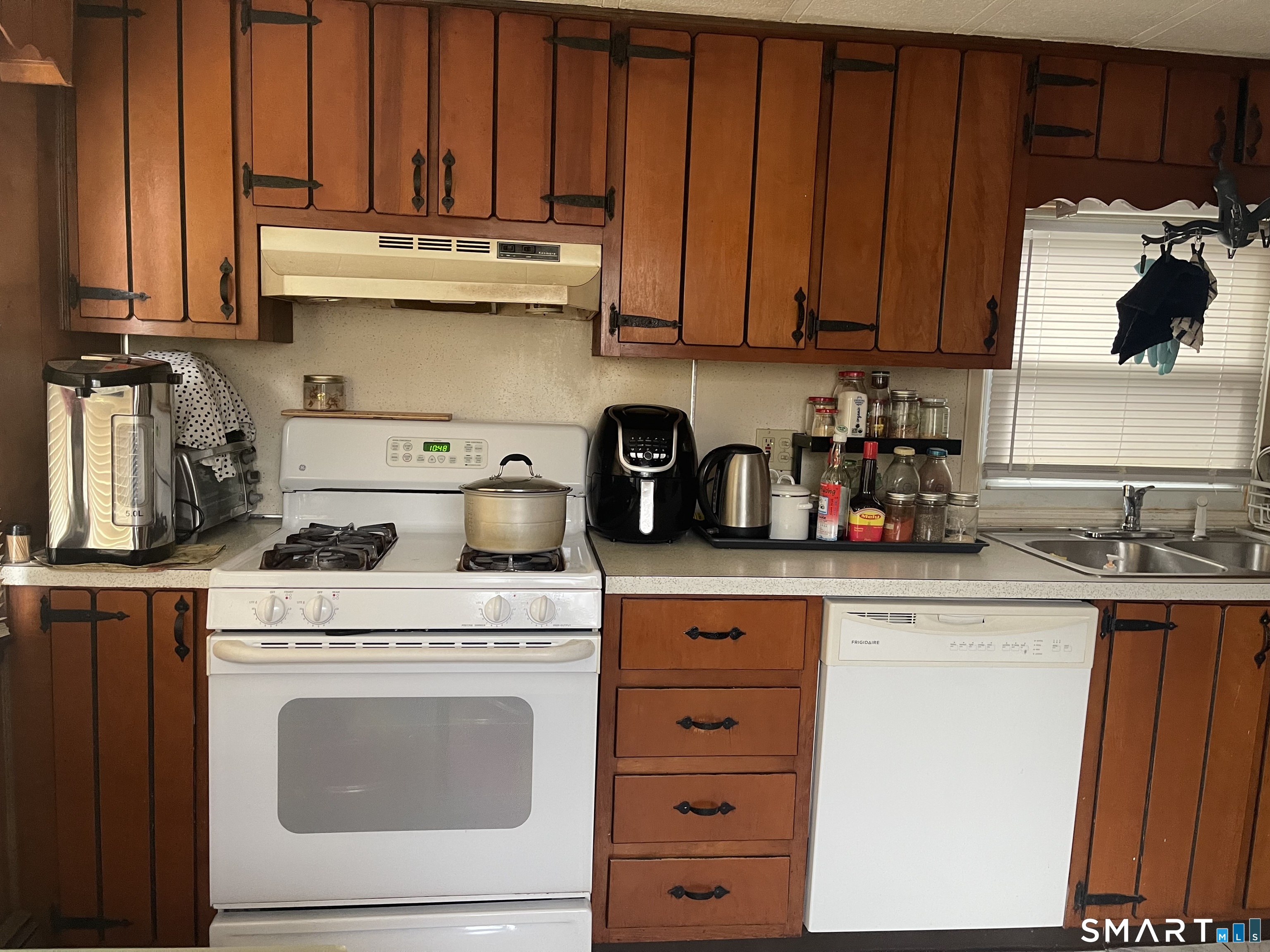 Home in Branford, CT 06405 — photo 3