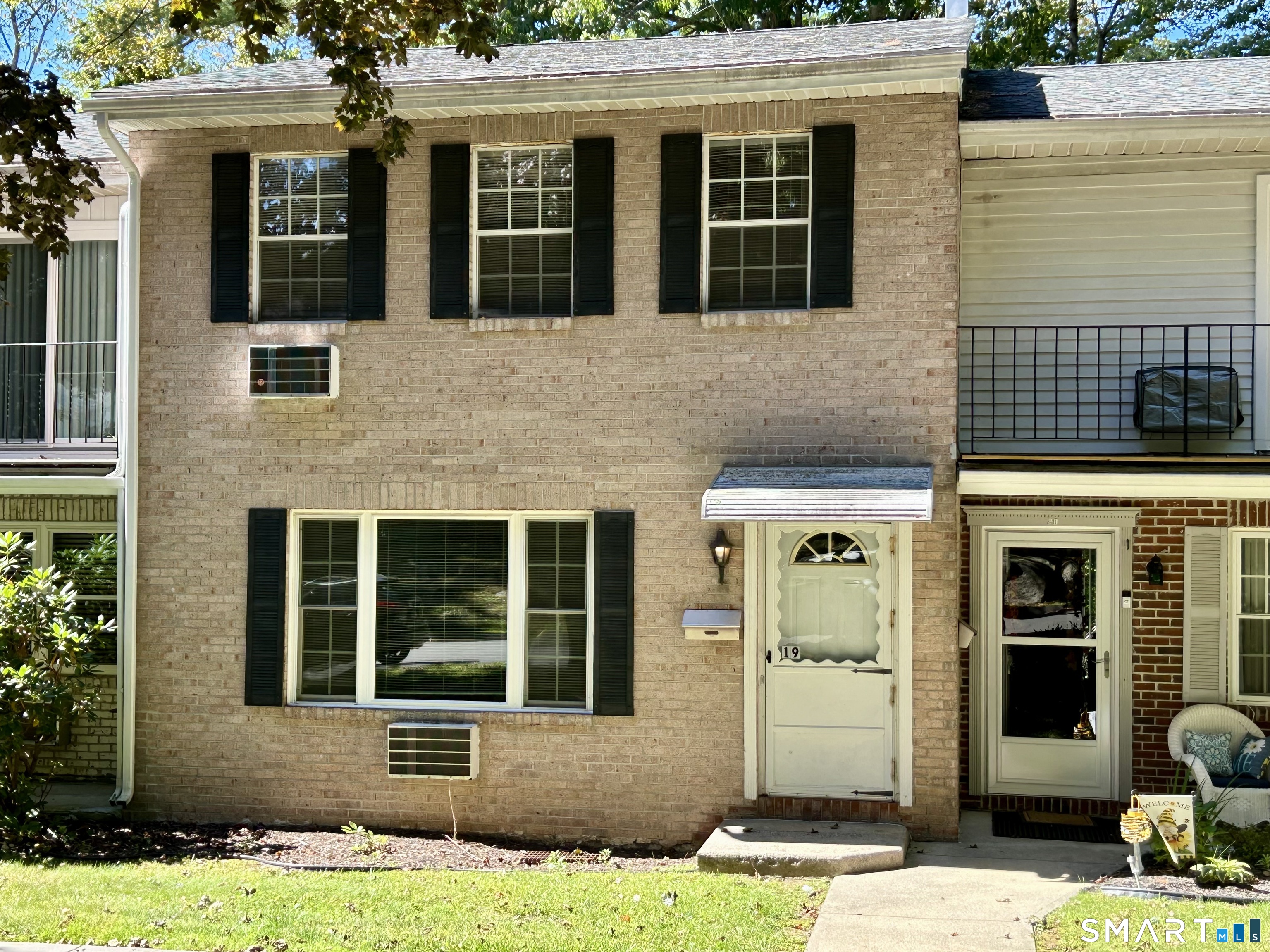 19 Surrey Lane 19 — photo
