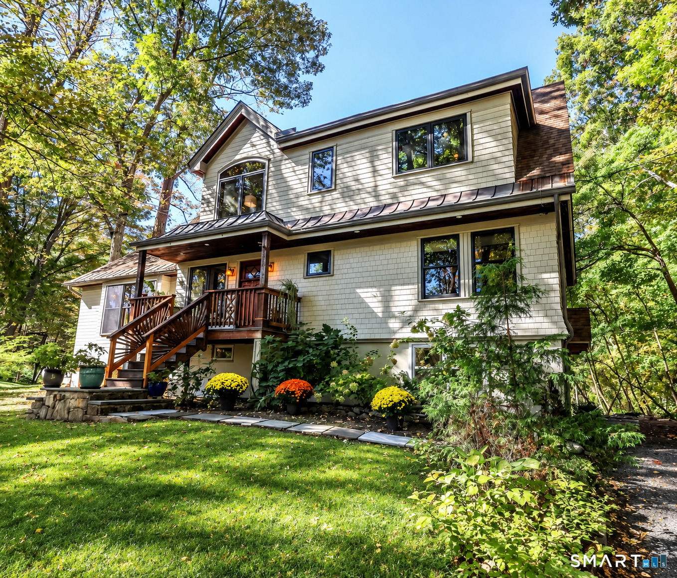 81 Lakeside Drive — photo