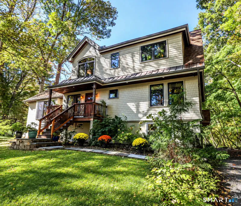 81 Lakeside Drive — photo