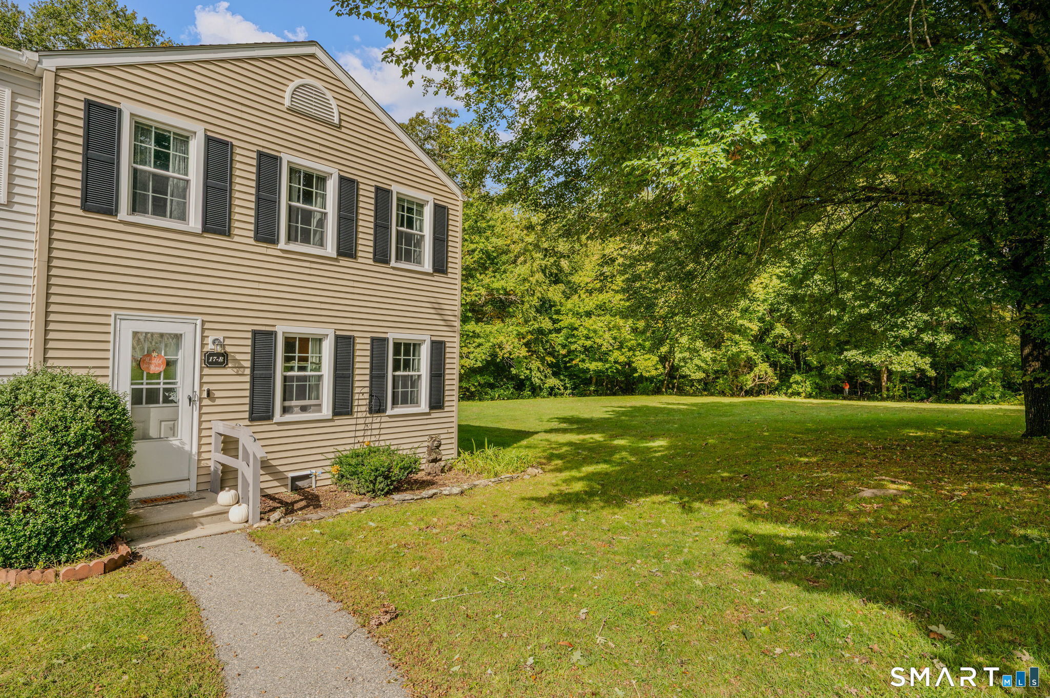 17 Lakeside Drive R — photo