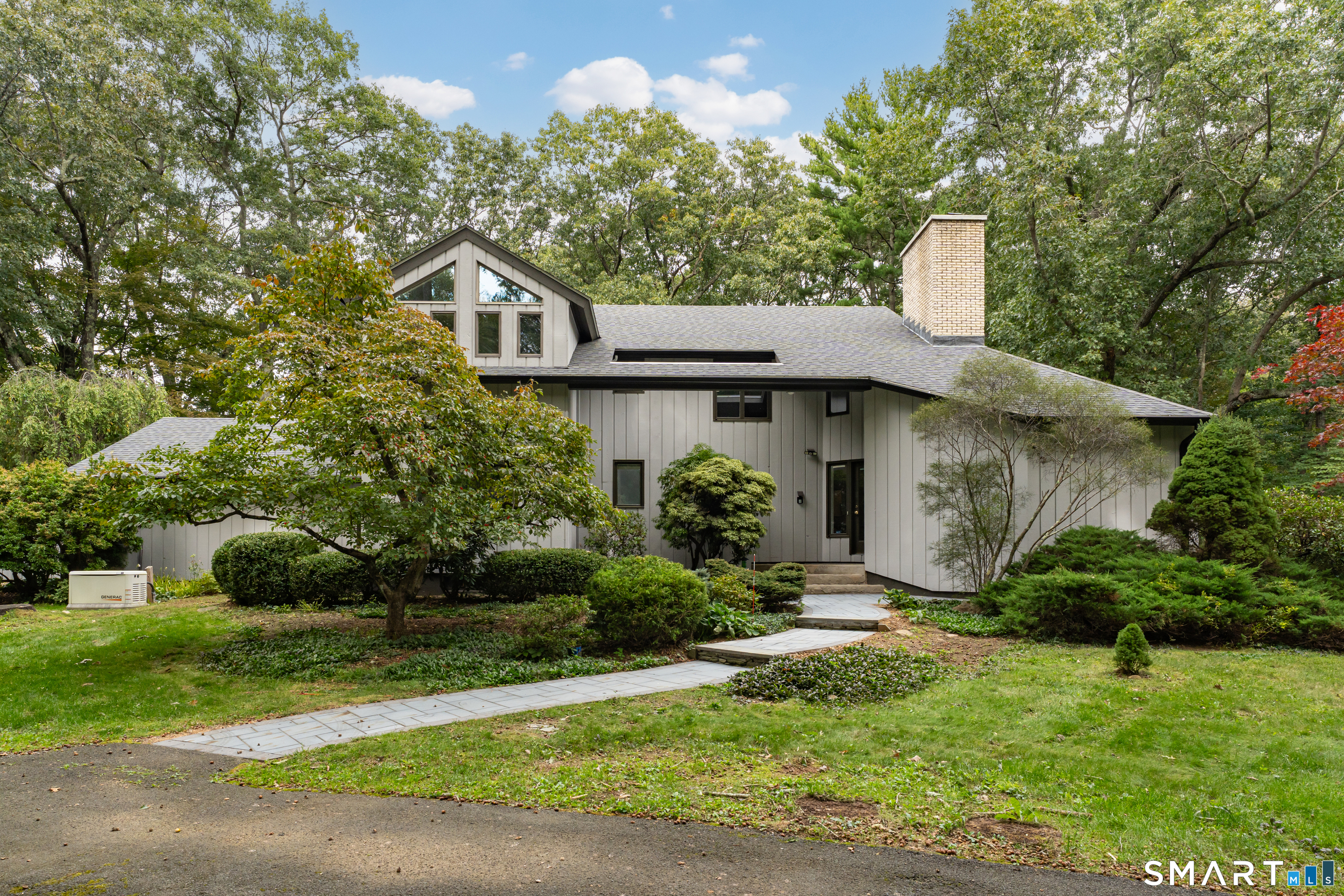 200 Deer Lane — photo