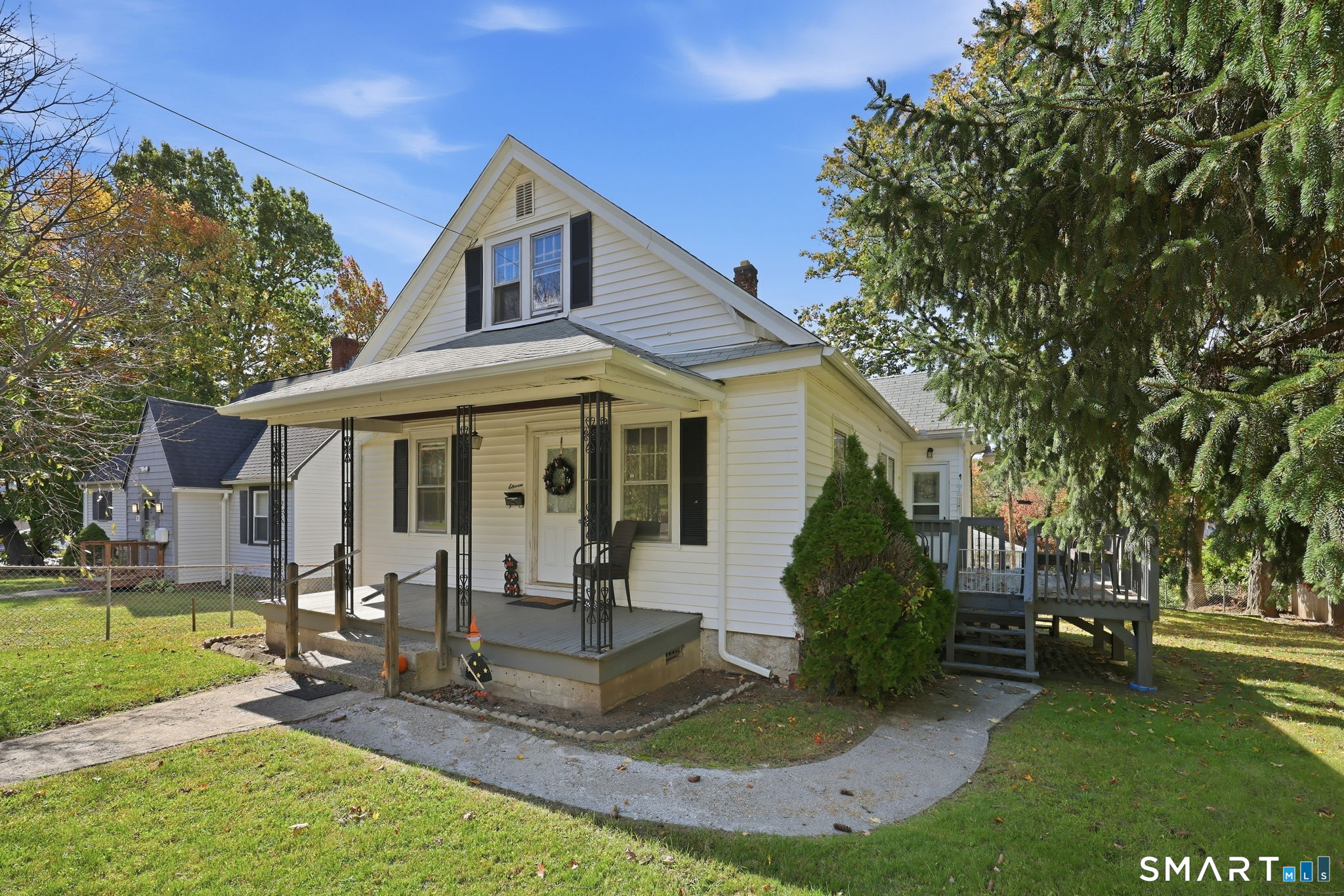 11 Gates Avenue — photo