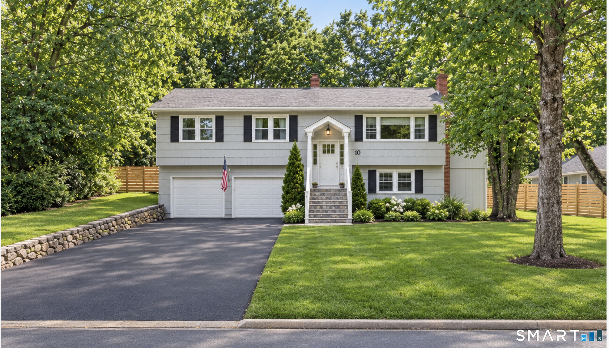 10 Grumman Avenue — photo