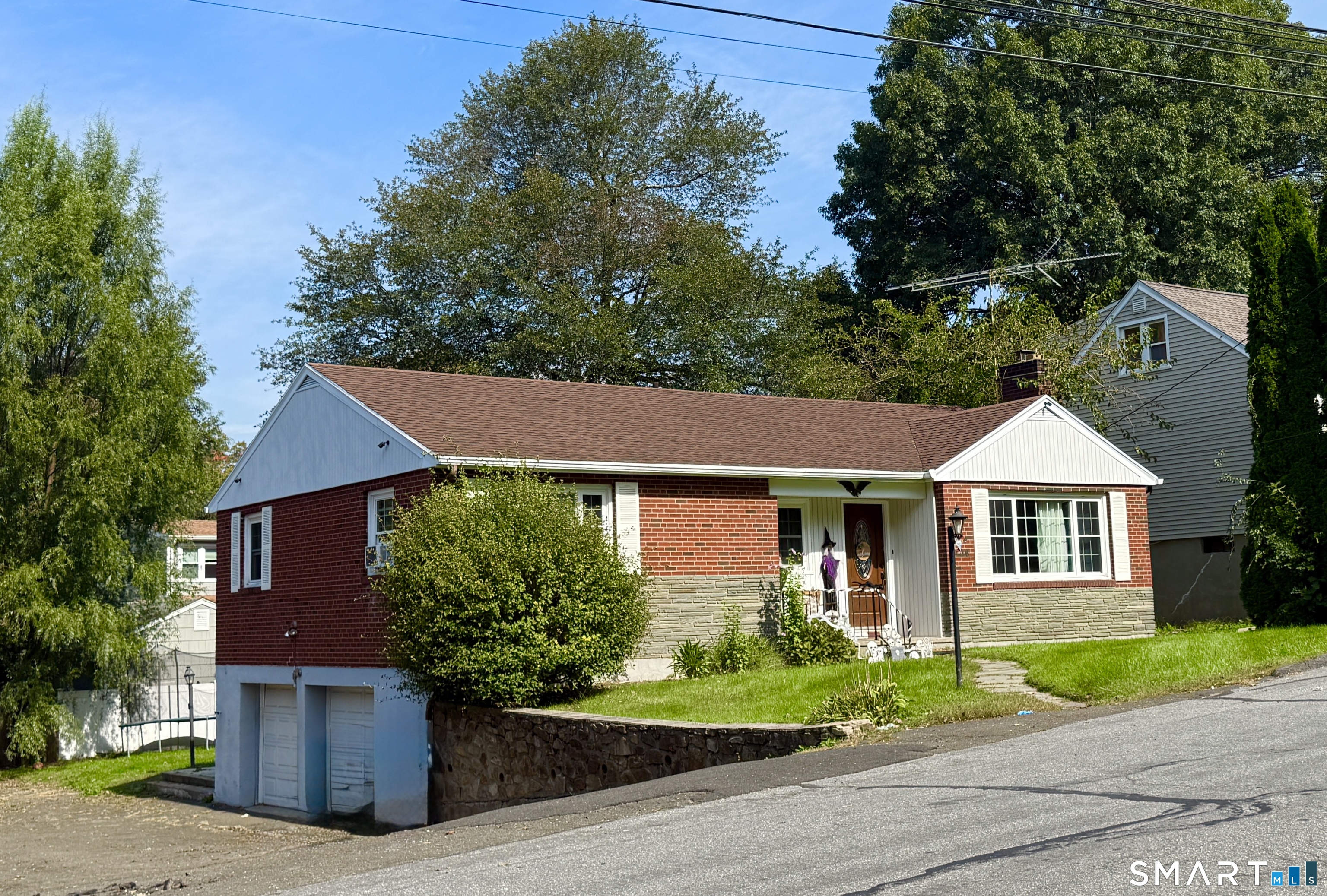 406 Lakeside Drive — photo