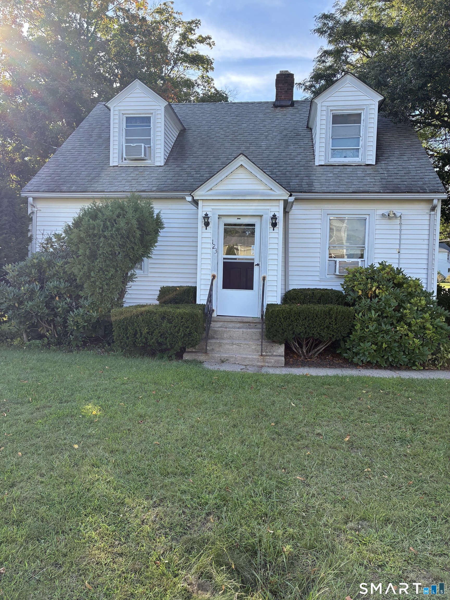 123 EAST ST