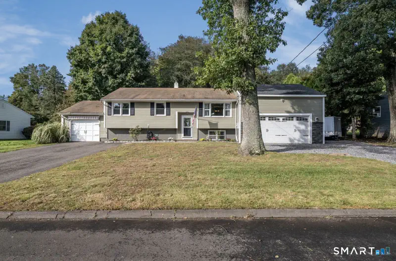 15 Carriage Drive — photo