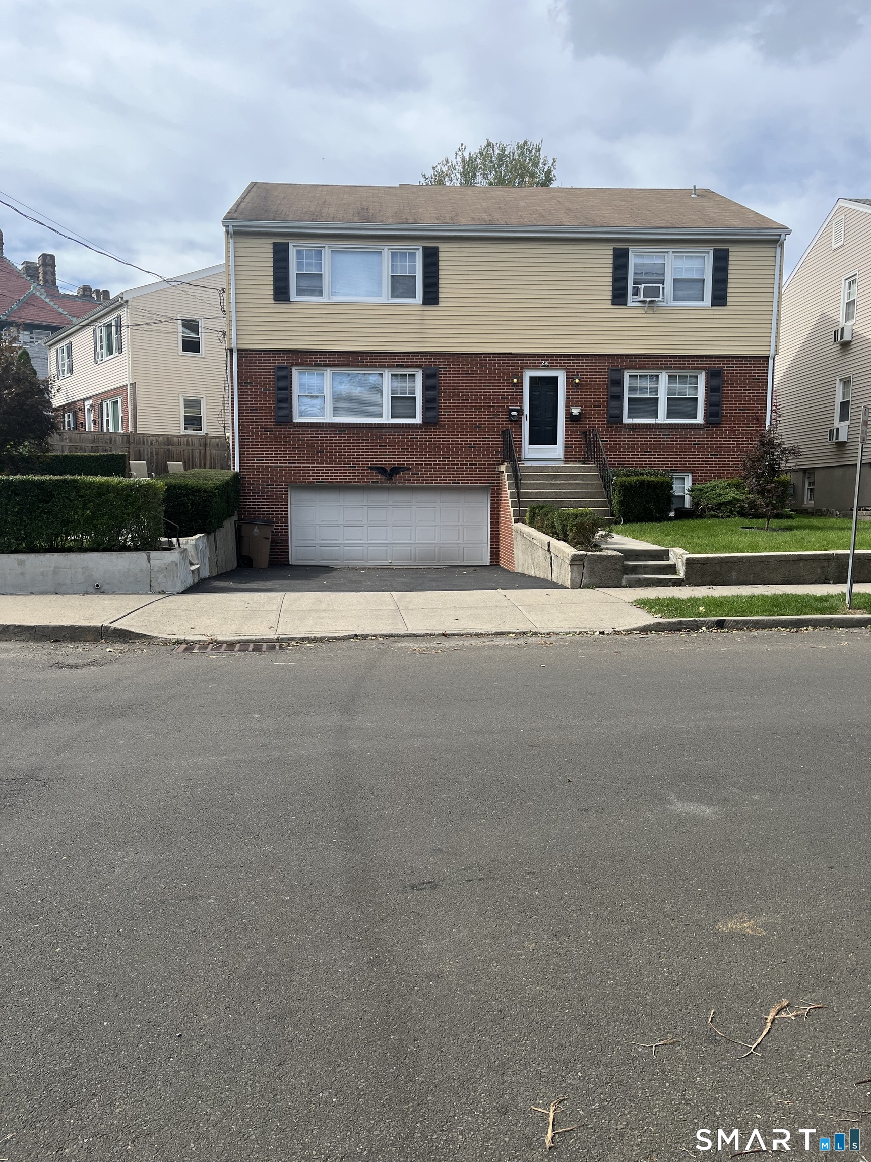 24 Mayflower Avenue — photo