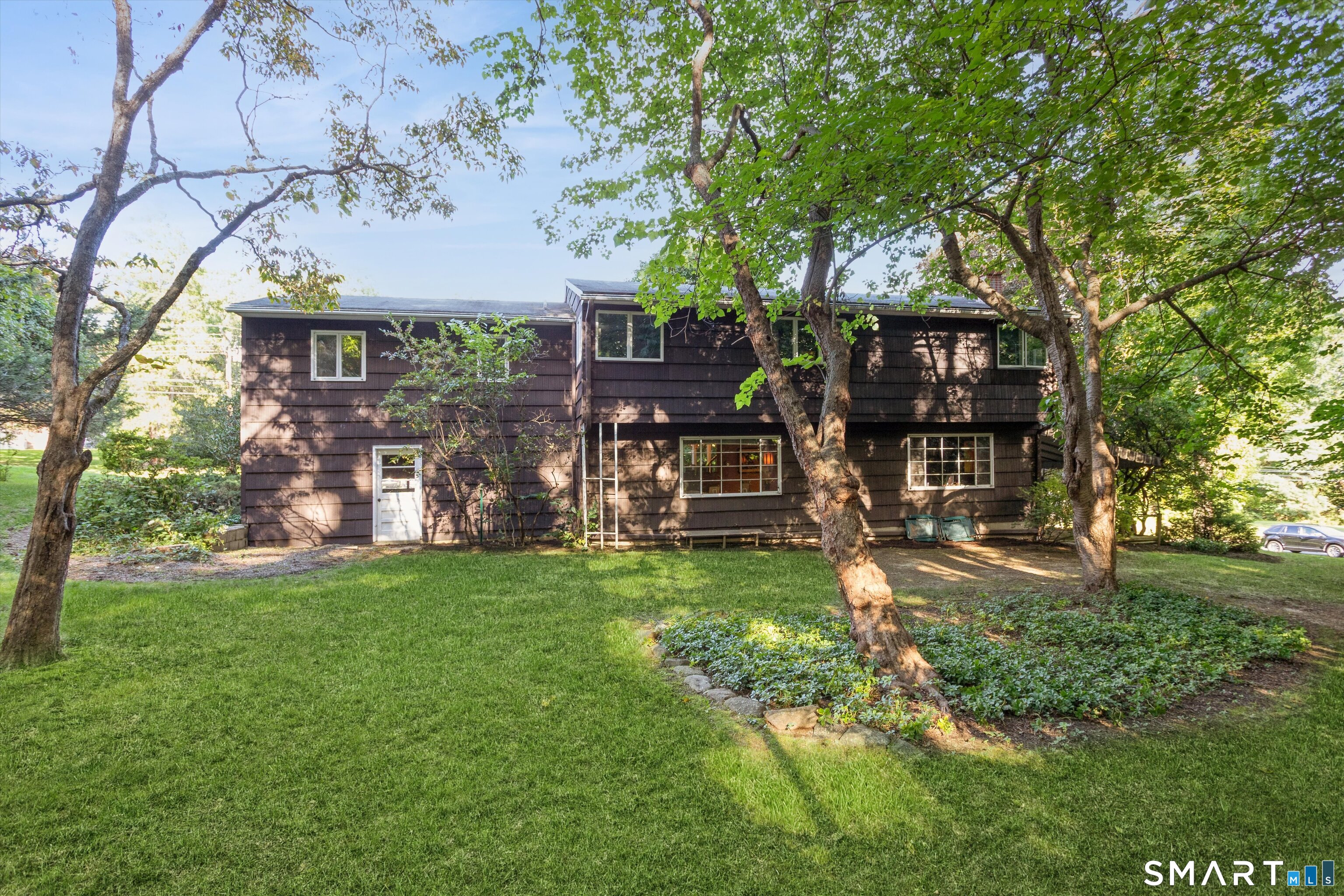 Home in Norwalk, CT 06850 — photo 2