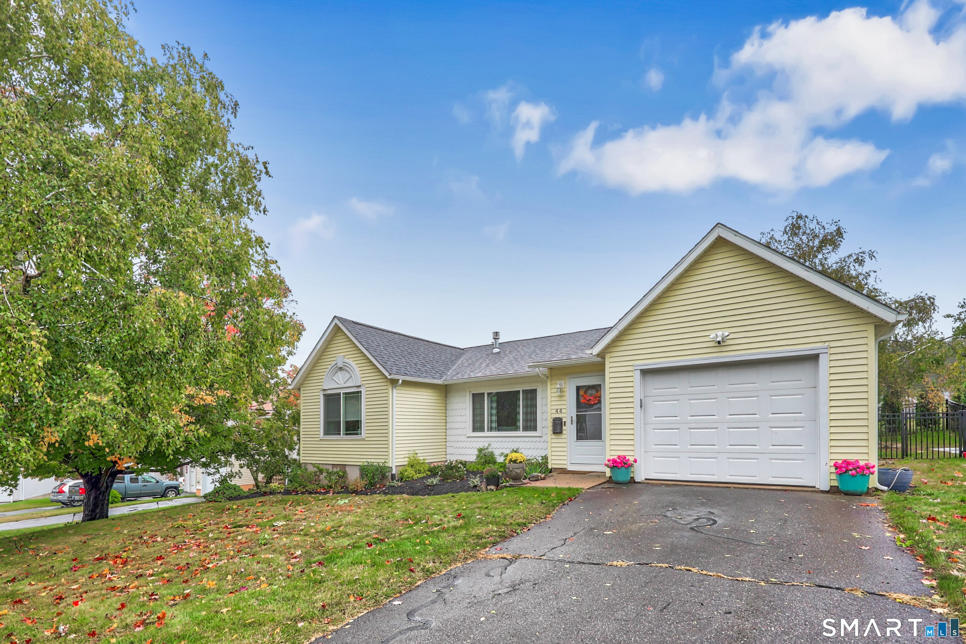 44 Algonquin Way — photo
