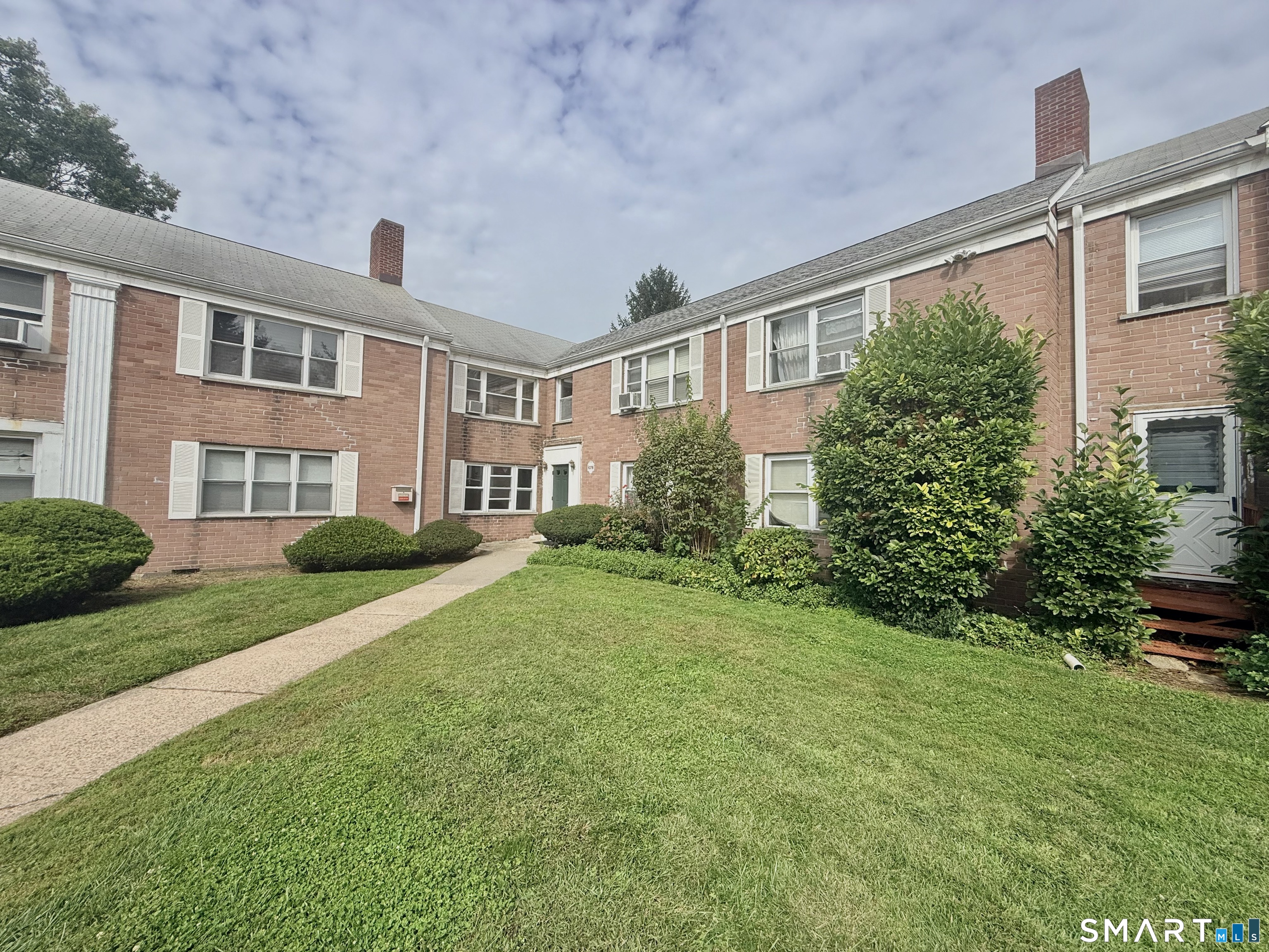 1076 East Main Street 1 — photo