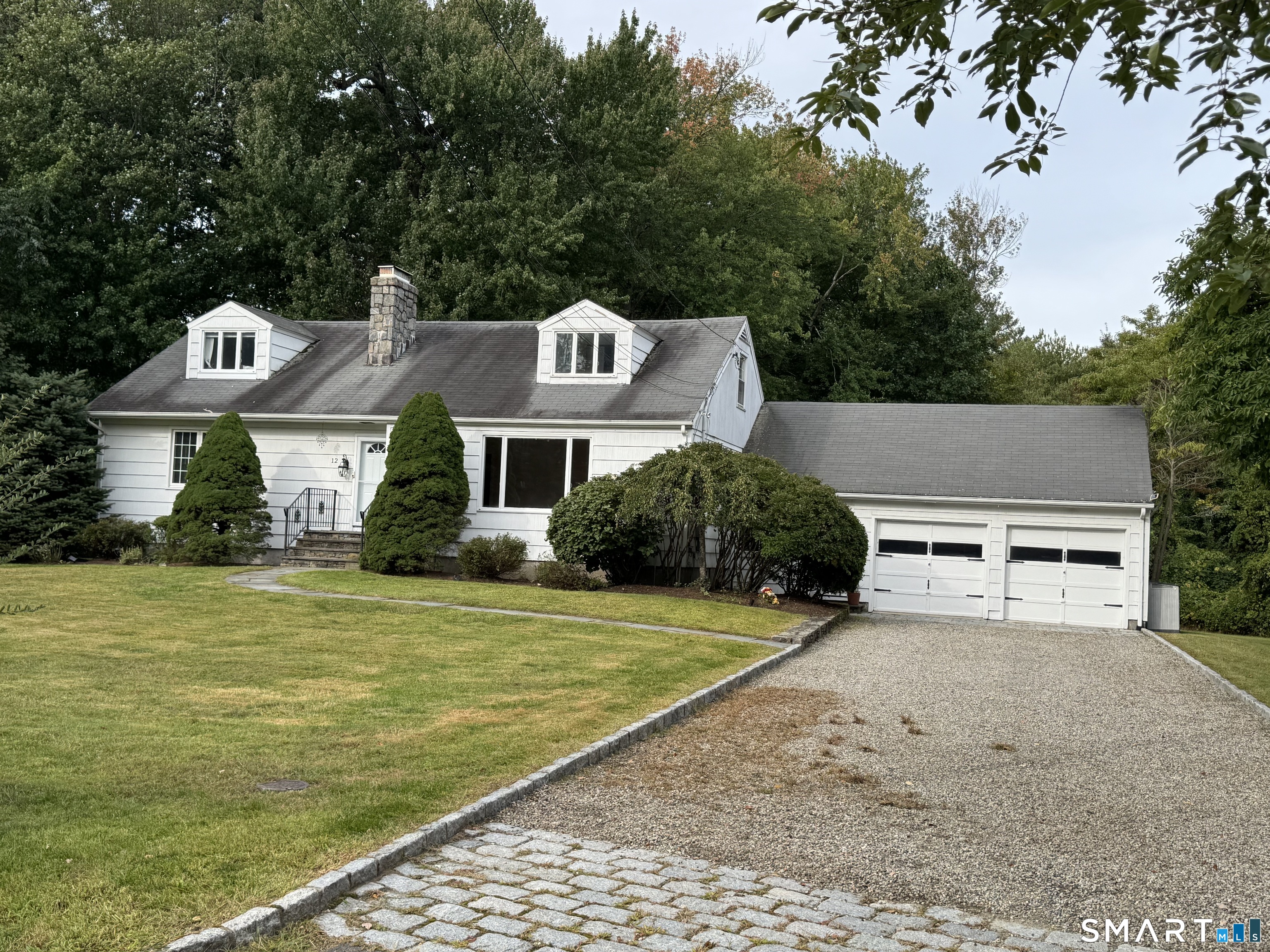 12 Belaire Drive — photo