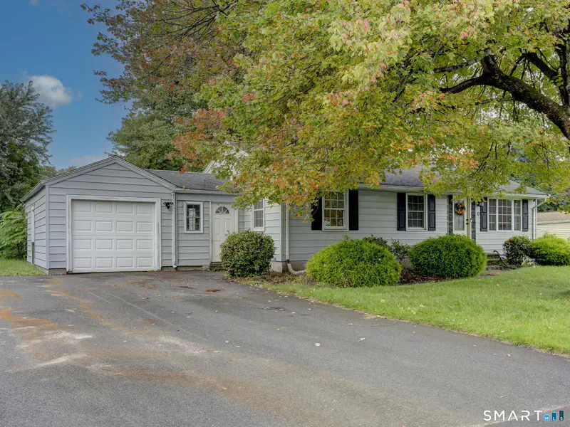 10 Meadowlark Road — photo