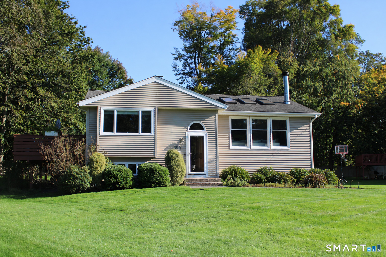 28 Surrey Drive — photo