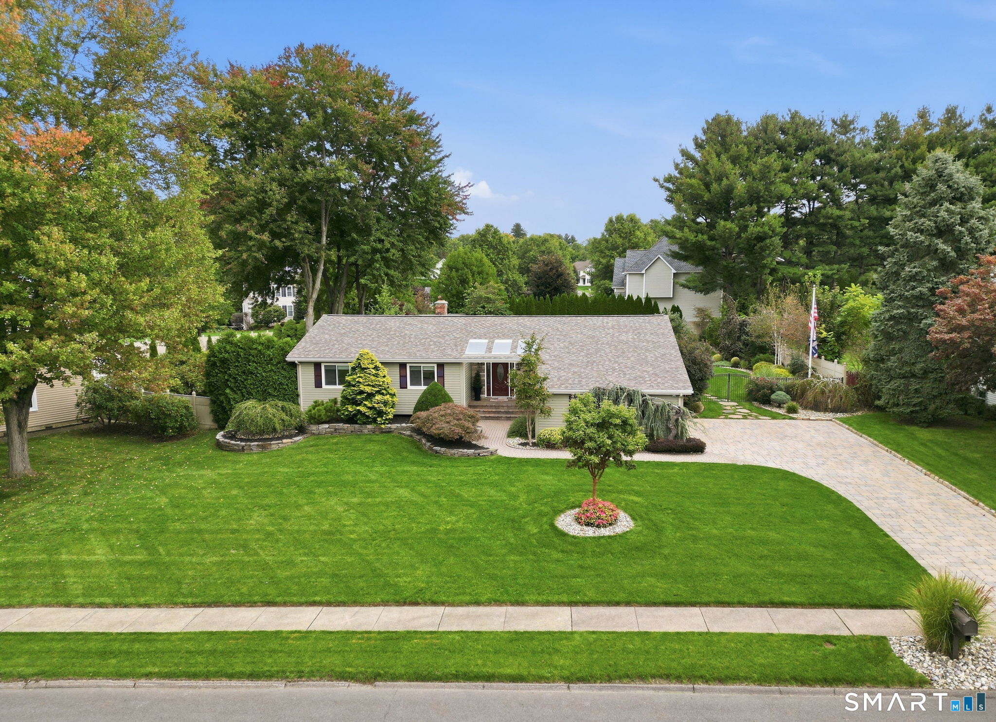48 Dawn Drive — photo