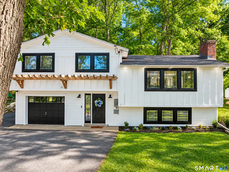 52 Stonybrook Road — photo