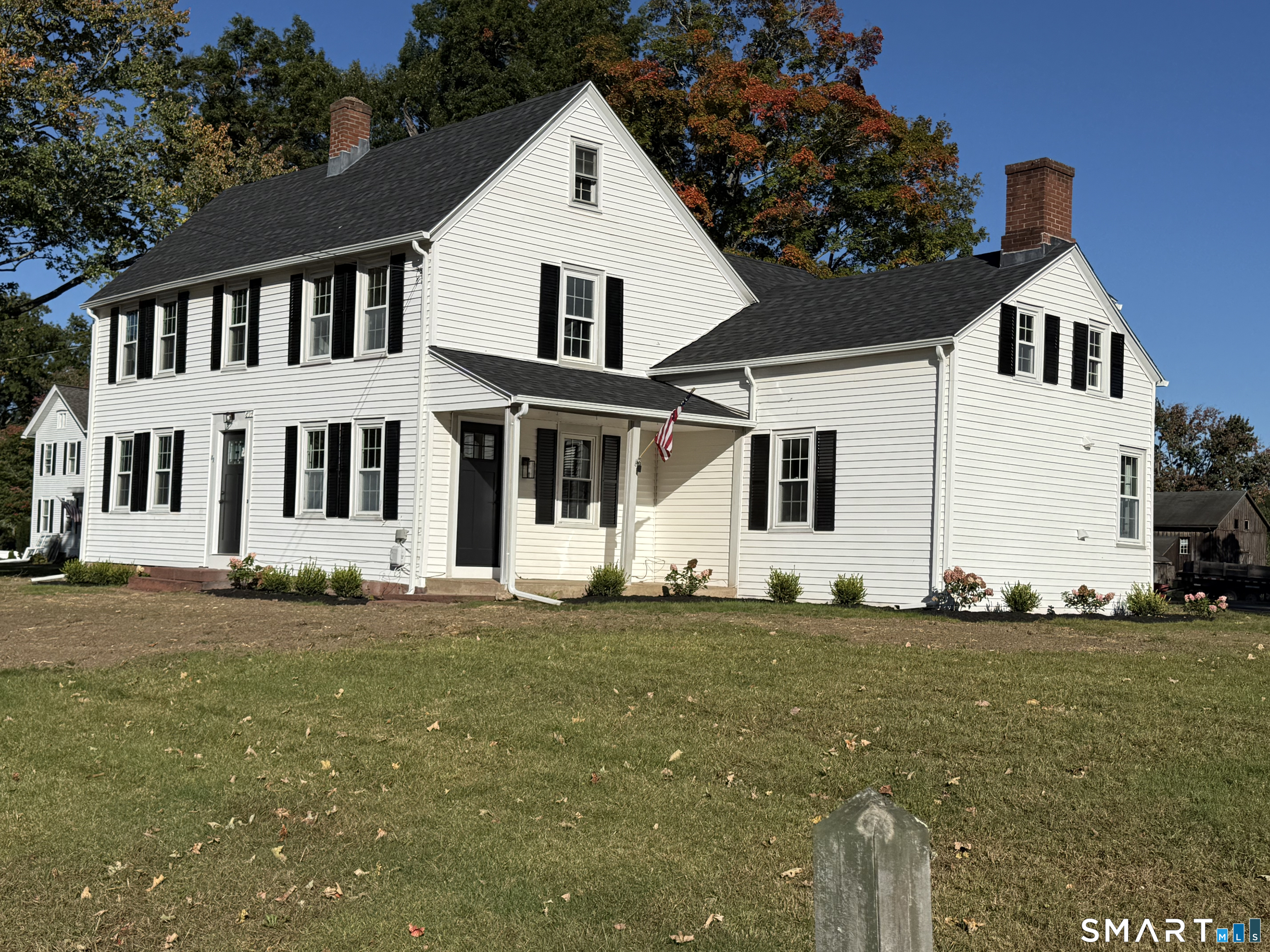 892 Main Street — photo