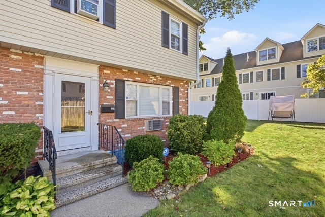 63 Maple Tree Avenue Unit F — photo