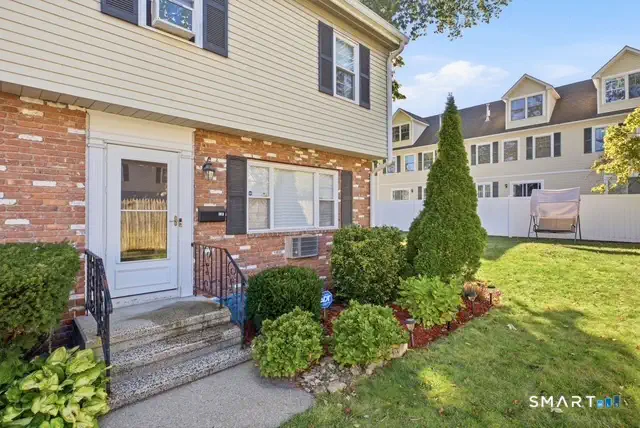 63 Maple Tree Avenue Unit F — photo