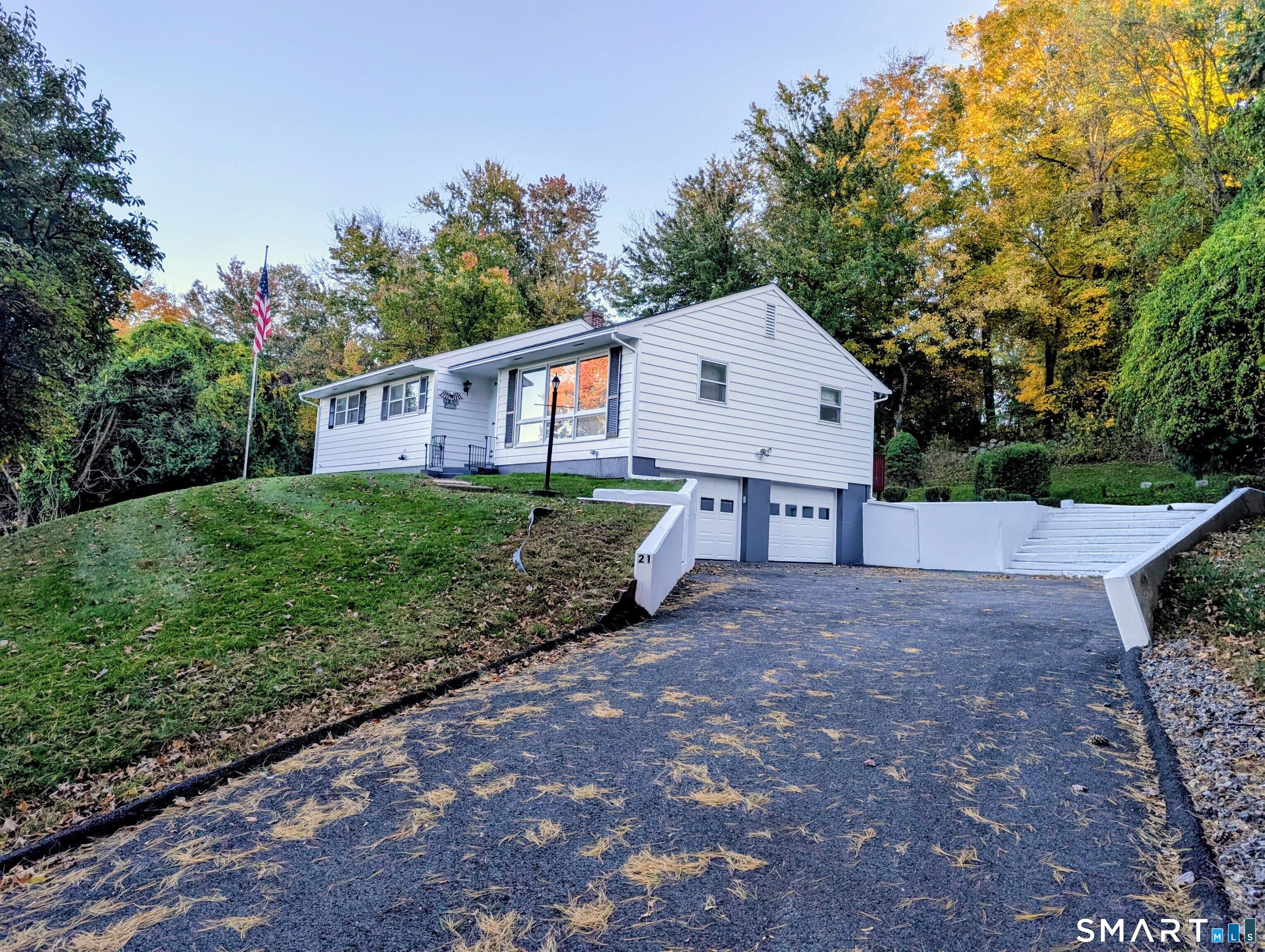 21 Fox Den Road — photo