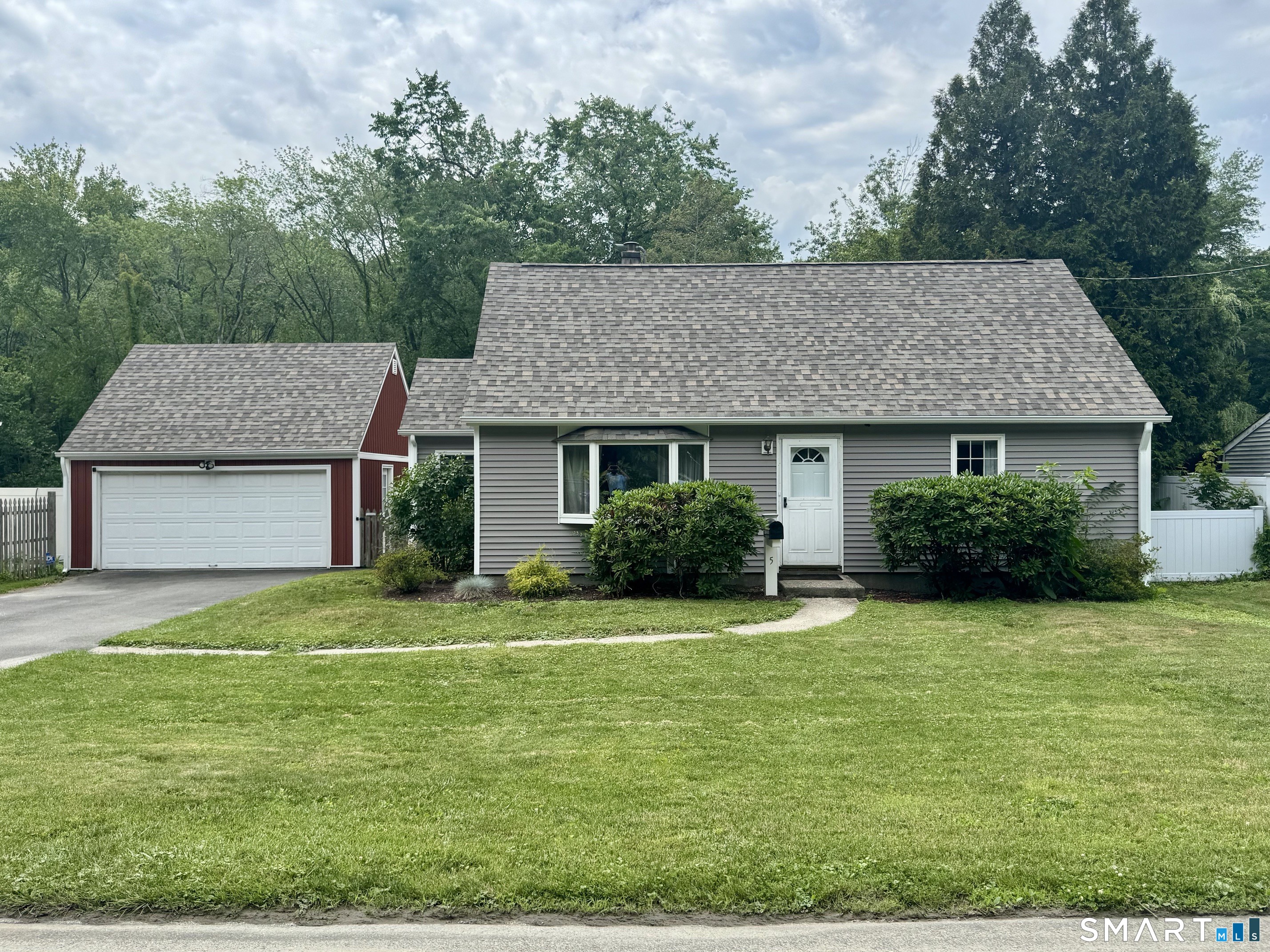 5 Bethpage Drive — photo