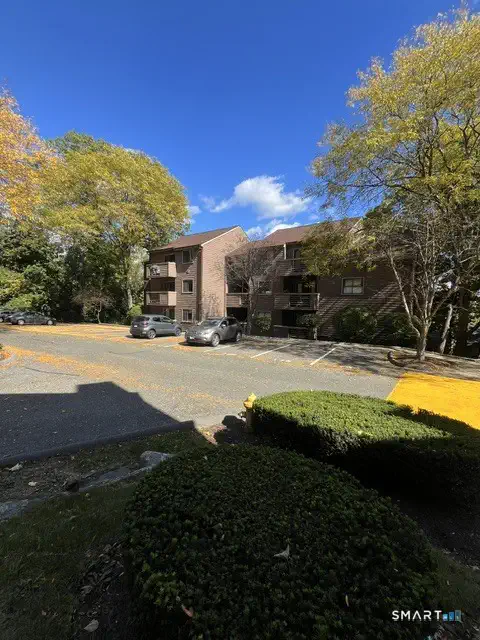 166 Old Brookfield Road 20B2 — photo