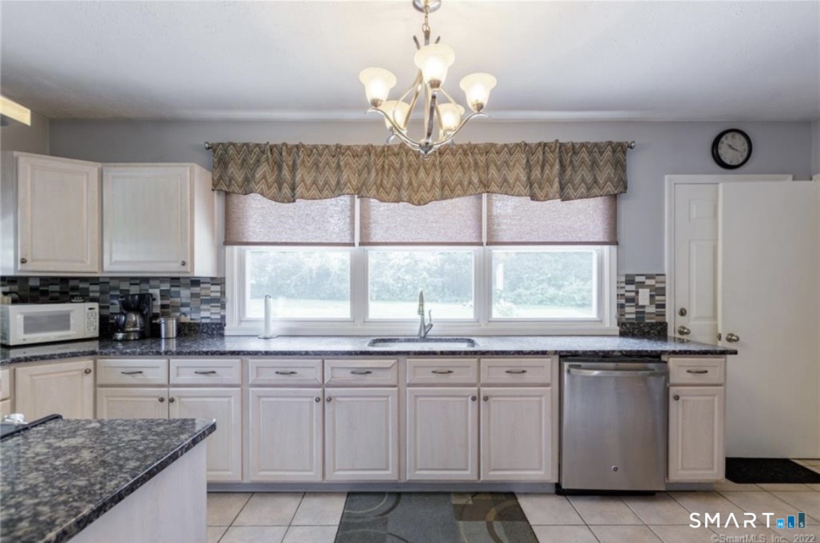 433 Highland Drive — photo