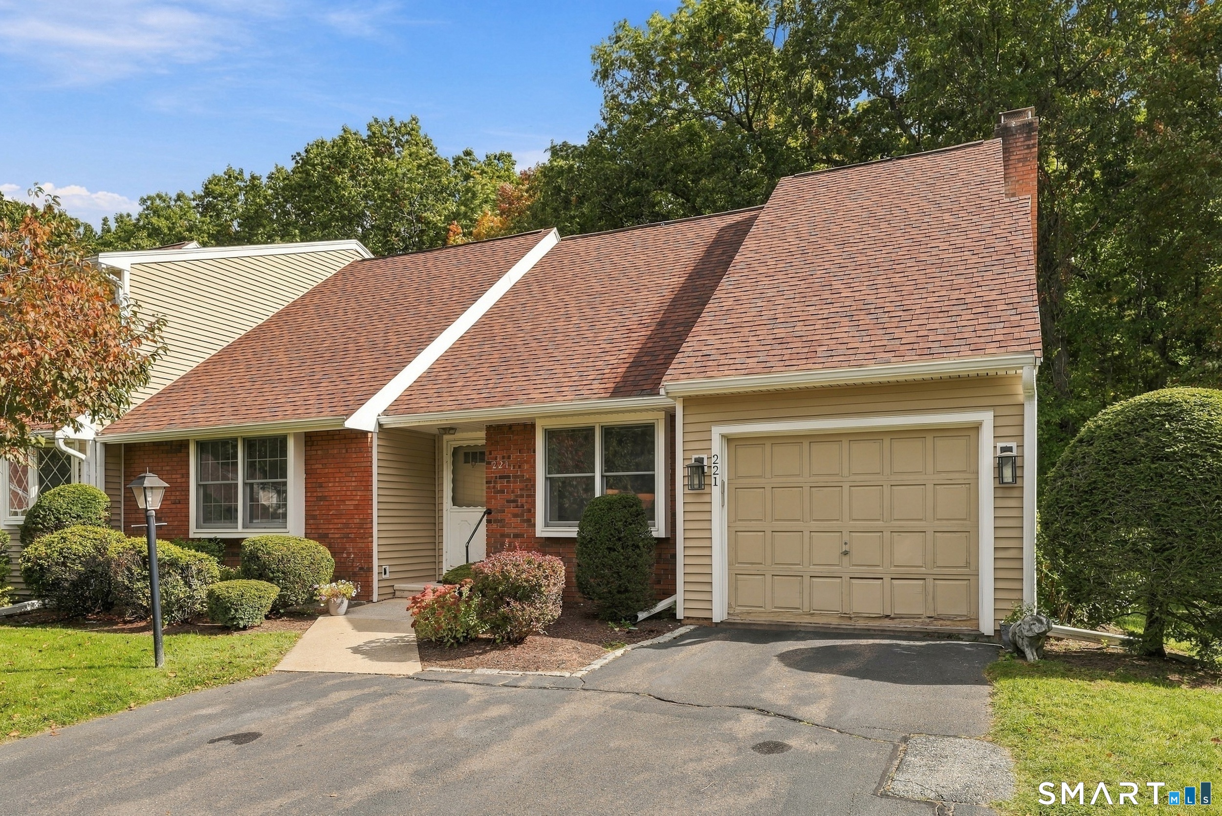 221 The Meadows Unit 221 — photo