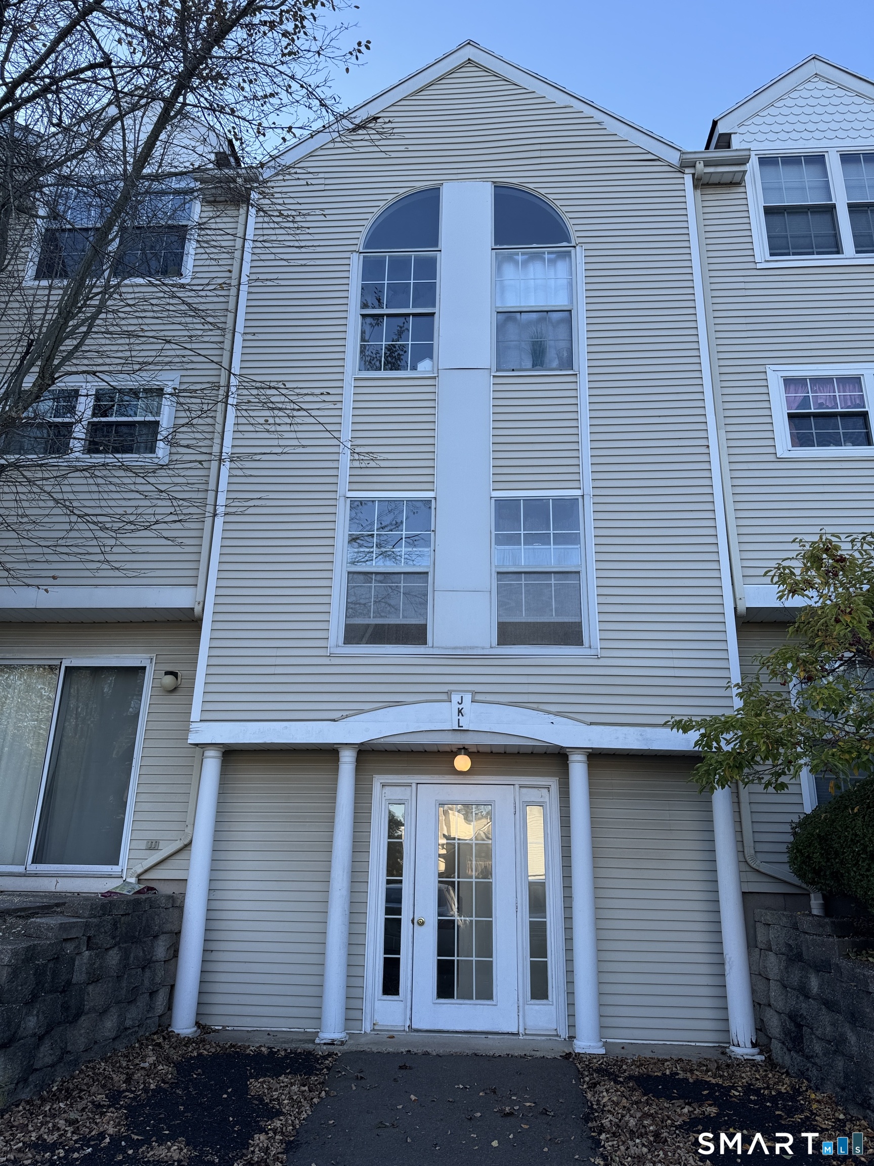 2390 State Street Unit 2L — photo