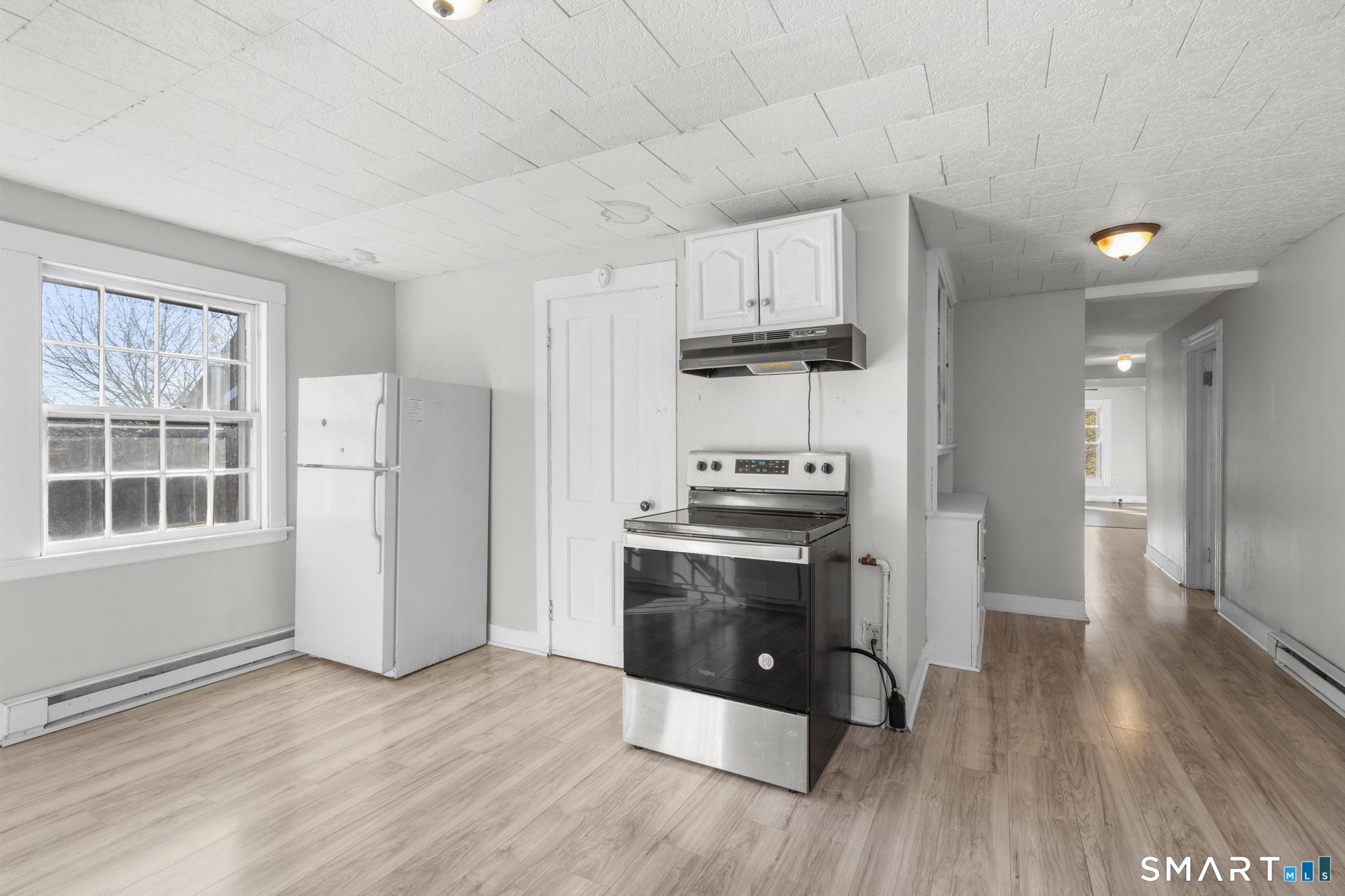 79 Maple Street 3rd Flr — photo