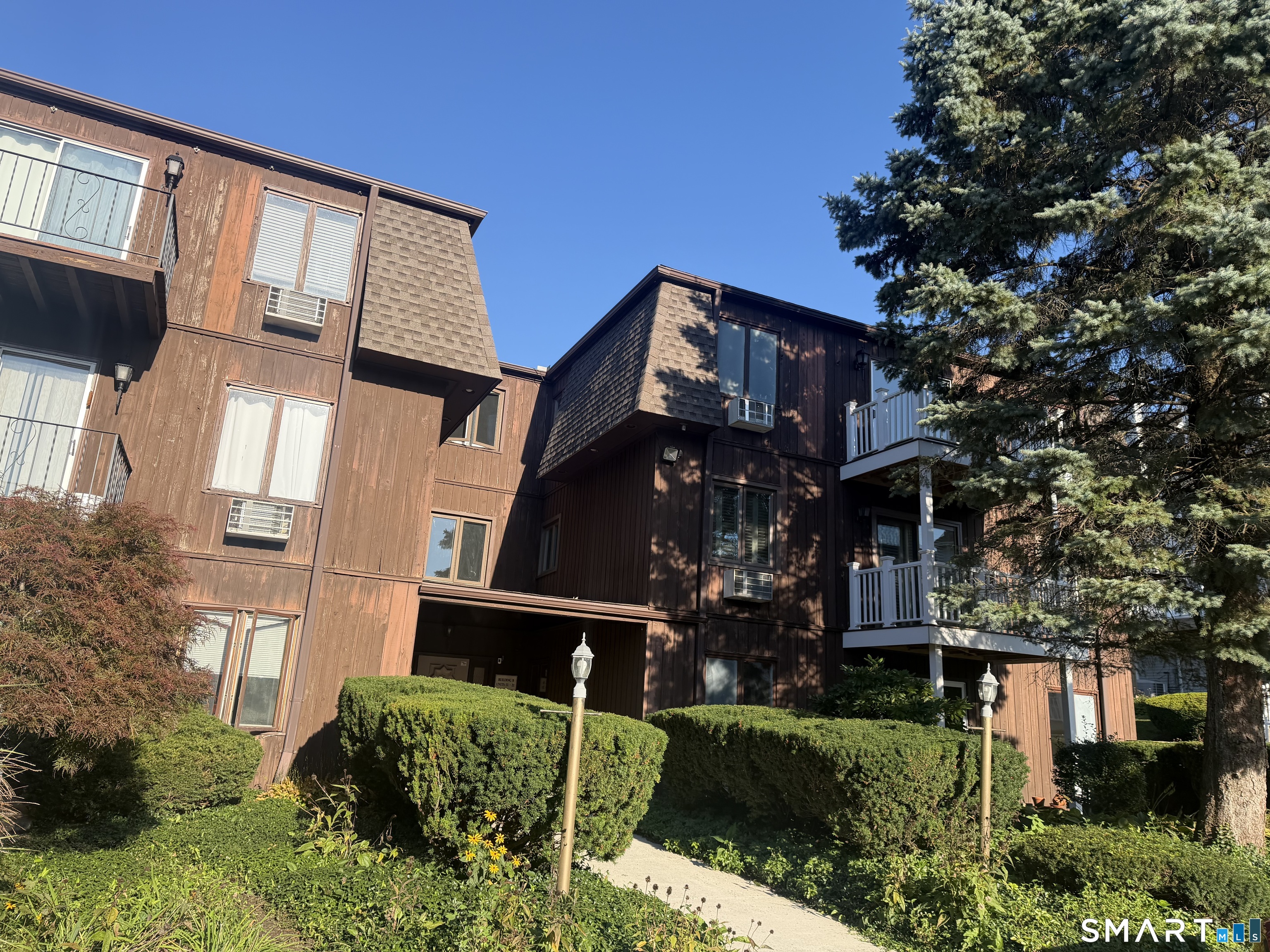 136 Deer Hill Avenue Unit B20 — photo