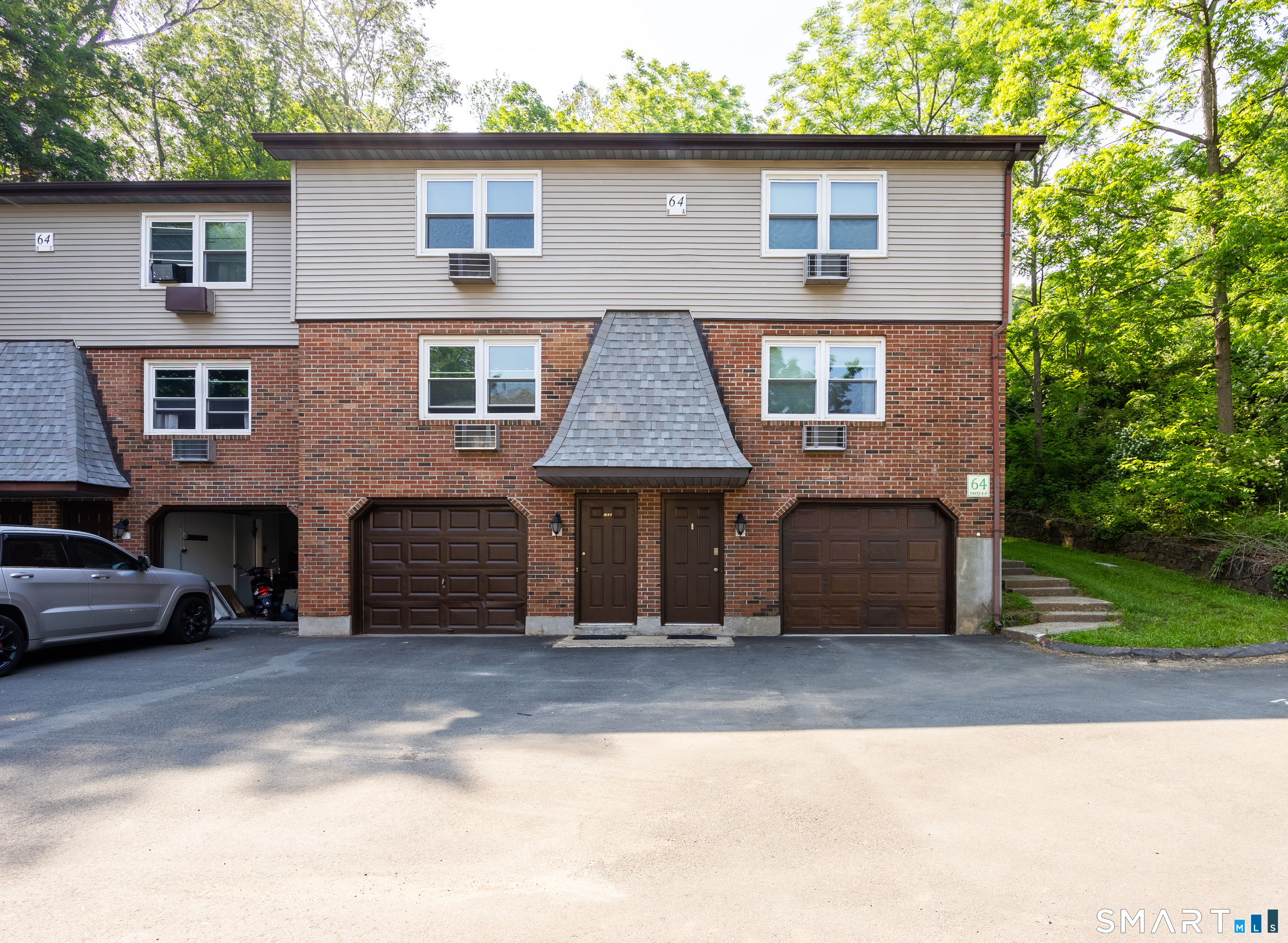 64 Nutmeg Drive Unit B — photo