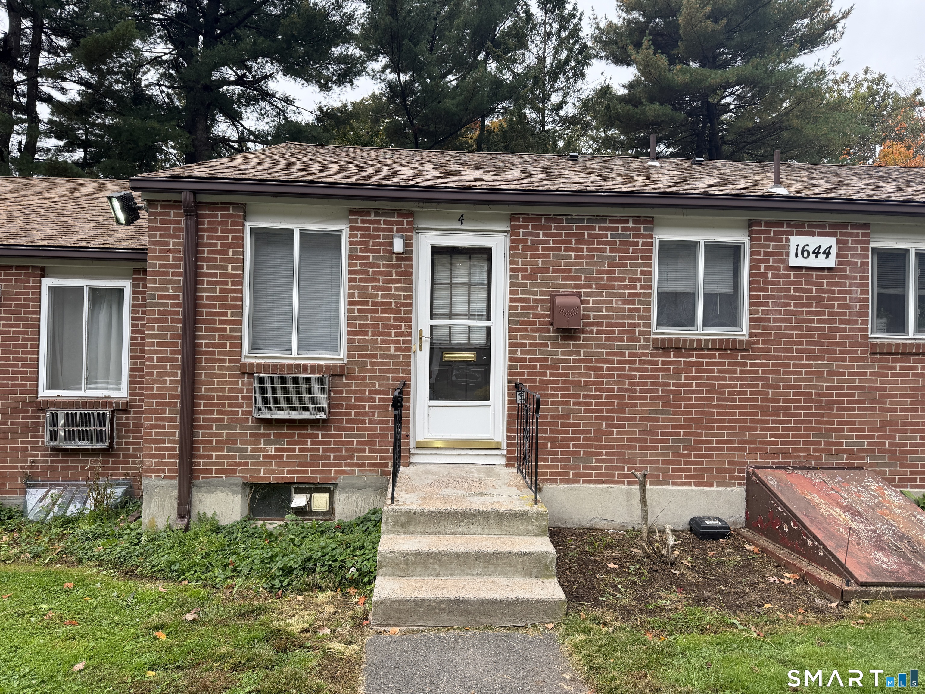 1644 Farmington Avenue Unit 4 — photo