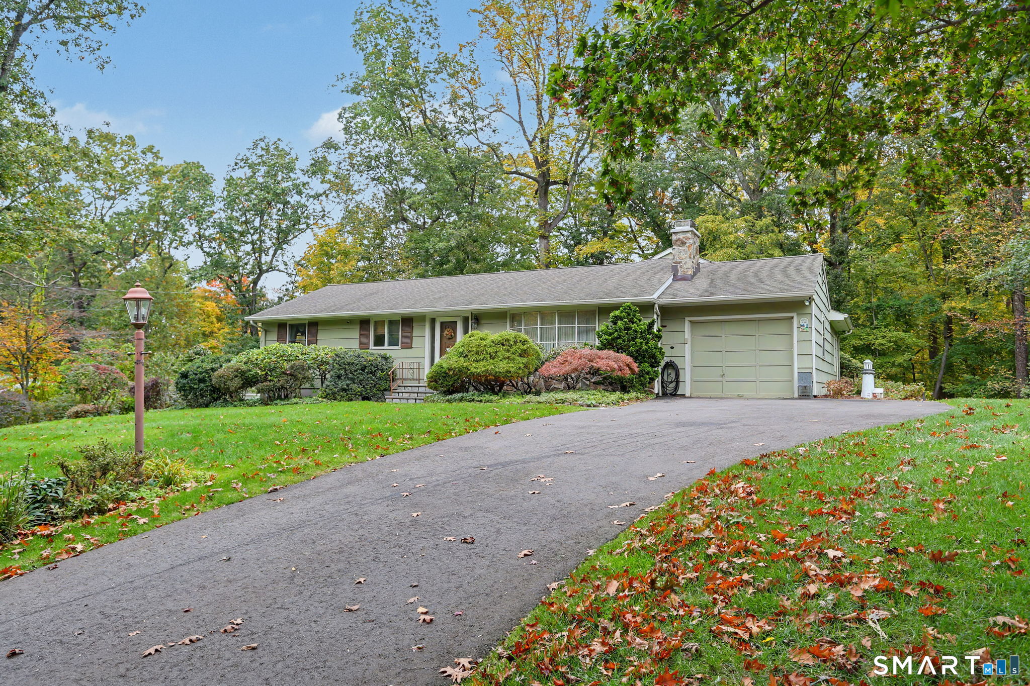 8 Woodfield Drive — photo