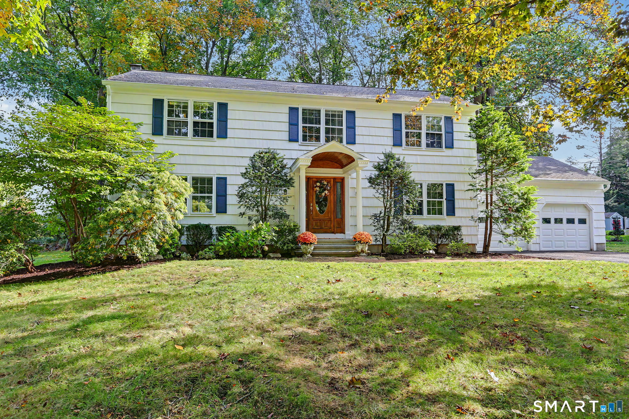 100 Holiday Road — photo