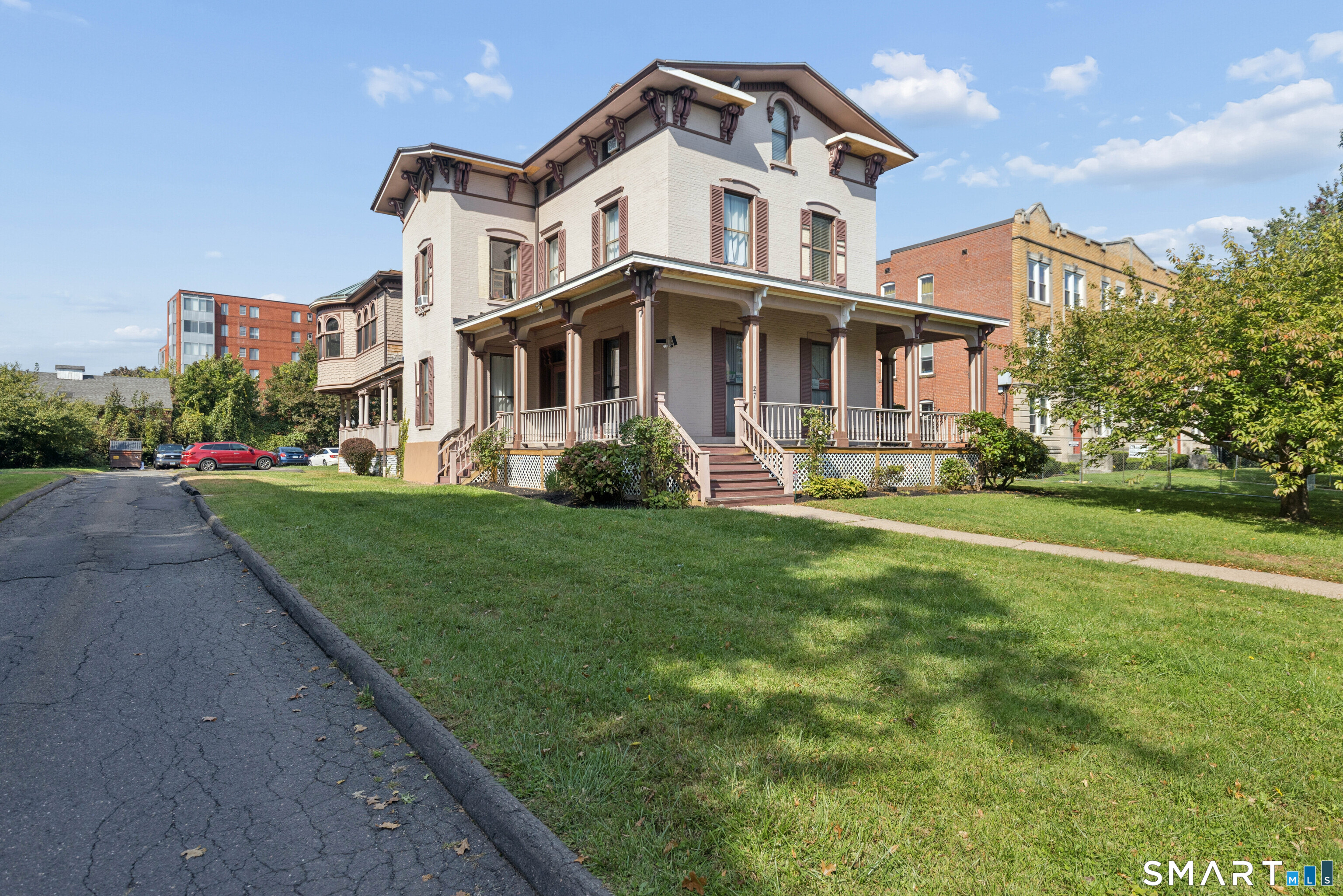 27 Charter Oak Place Unit C — photo